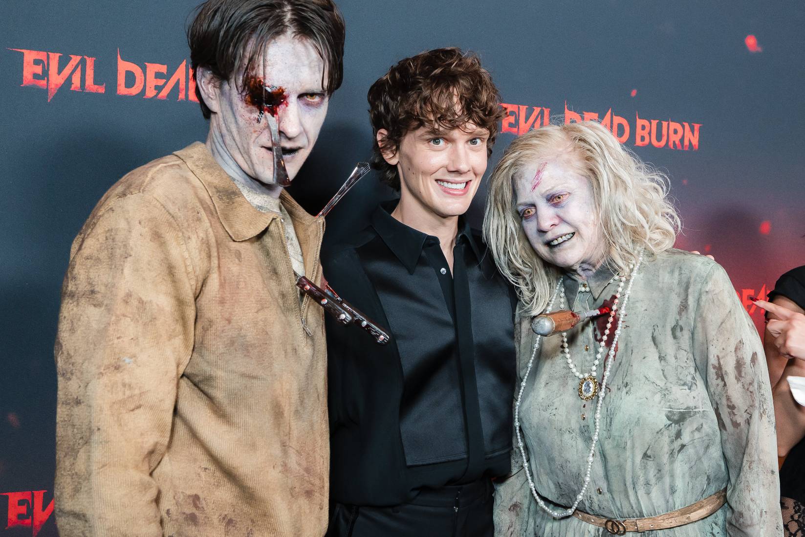 EVIL DEAD BURN 19 เจาะลึกเบื้องหลังความสยองขวัญระดับตำนานใน "EVIL DEAD BURN ผีอมตะแผดเผา"