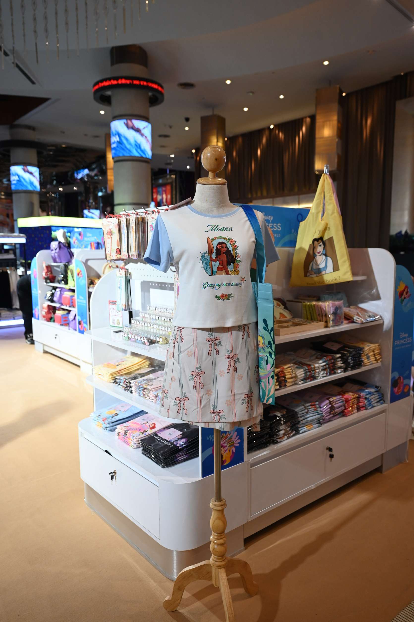 PhotoPictureResizerDisneys Moana Thailand Gala Premiere 10 พาทัวร์งานเปิดตัว “Disney's Moana โมอาน่า” เนรมิตพารากอนเป็นเกาะโมทูนุย “ญาญ่า” นำทีมชวนแฟน ๆ ออกเรือ 9 ก.ค. นี้ 