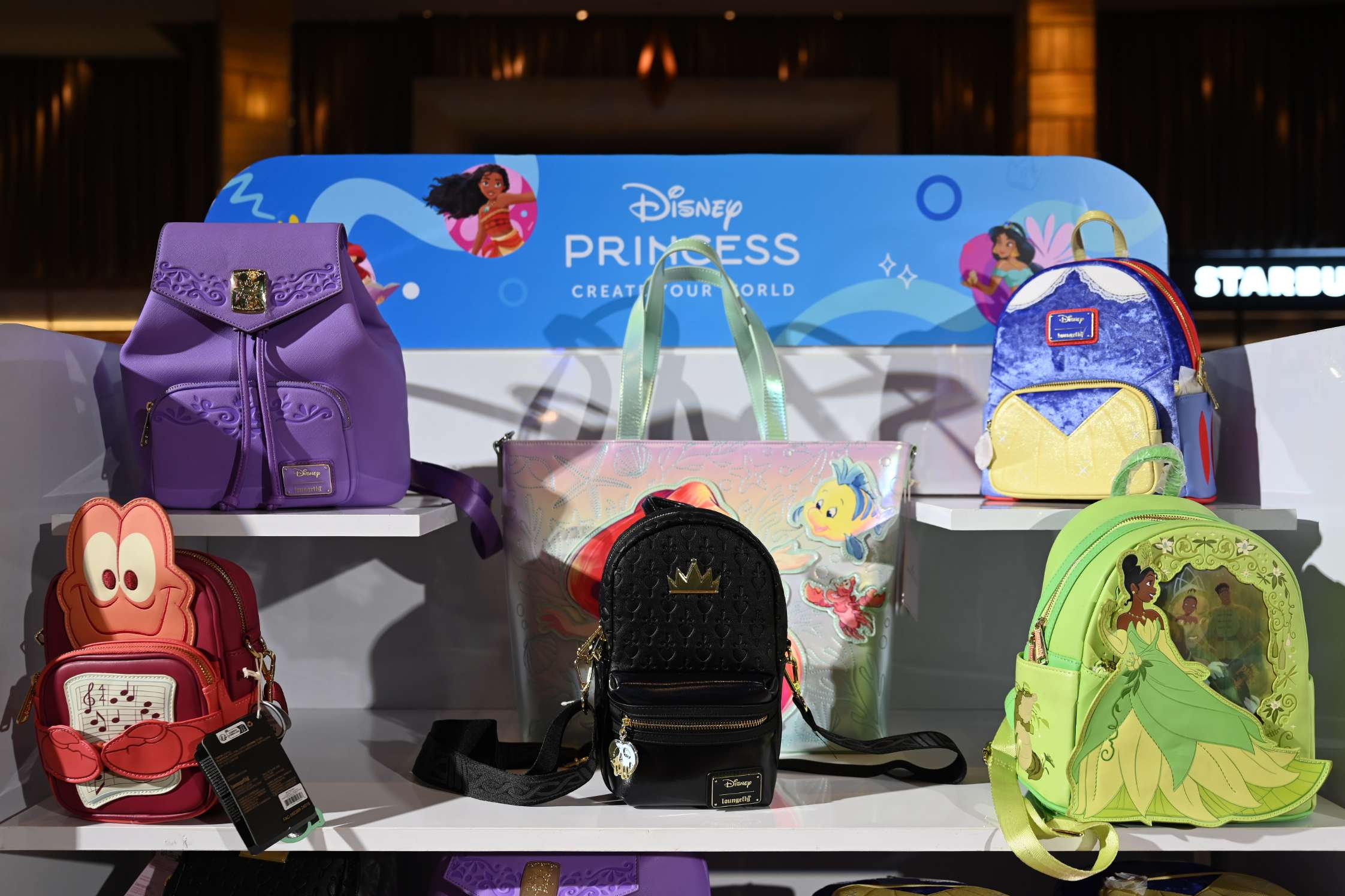 PhotoPictureResizerDisneys Moana Thailand Gala Premiere 11 พาทัวร์งานเปิดตัว “Disney's Moana โมอาน่า” เนรมิตพารากอนเป็นเกาะโมทูนุย “ญาญ่า” นำทีมชวนแฟน ๆ ออกเรือ 9 ก.ค. นี้ 