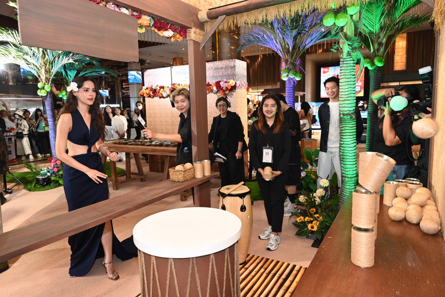 PhotoPictureResizerDisneys Moana Thailand Gala Premiere 12 พาทัวร์งานเปิดตัว “Disney's Moana โมอาน่า” เนรมิตพารากอนเป็นเกาะโมทูนุย “ญาญ่า” นำทีมชวนแฟน ๆ ออกเรือ 9 ก.ค. นี้ 
