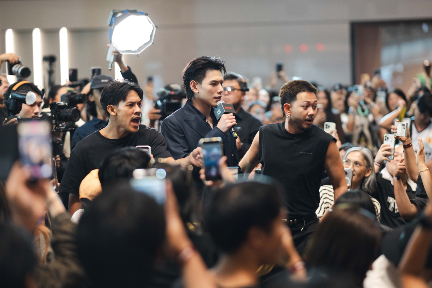 The Debt Collector Press Conference Premier 10 “ณเดชน์-ต้าห์อู๋” เปิดเกมล่าล้างหนี้แค้นในงานเปิดตัวรอบปฐมทัศน์ “คนเดือดทวงแค้น” จาก Netflix