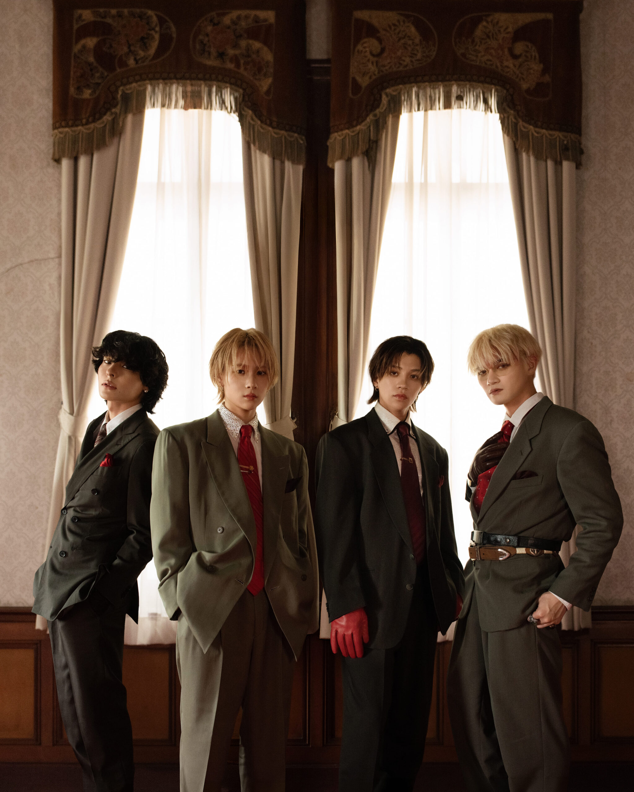 WHH Koko ni Iru Group photo 1 0 scaled ซิงเกิล “Koko ni Iru” ครั้งแรกของ WOLF HOWL HARMONY กับเพลงประกอบอนิเมะ “Iwamoto-senpai no Suisen”