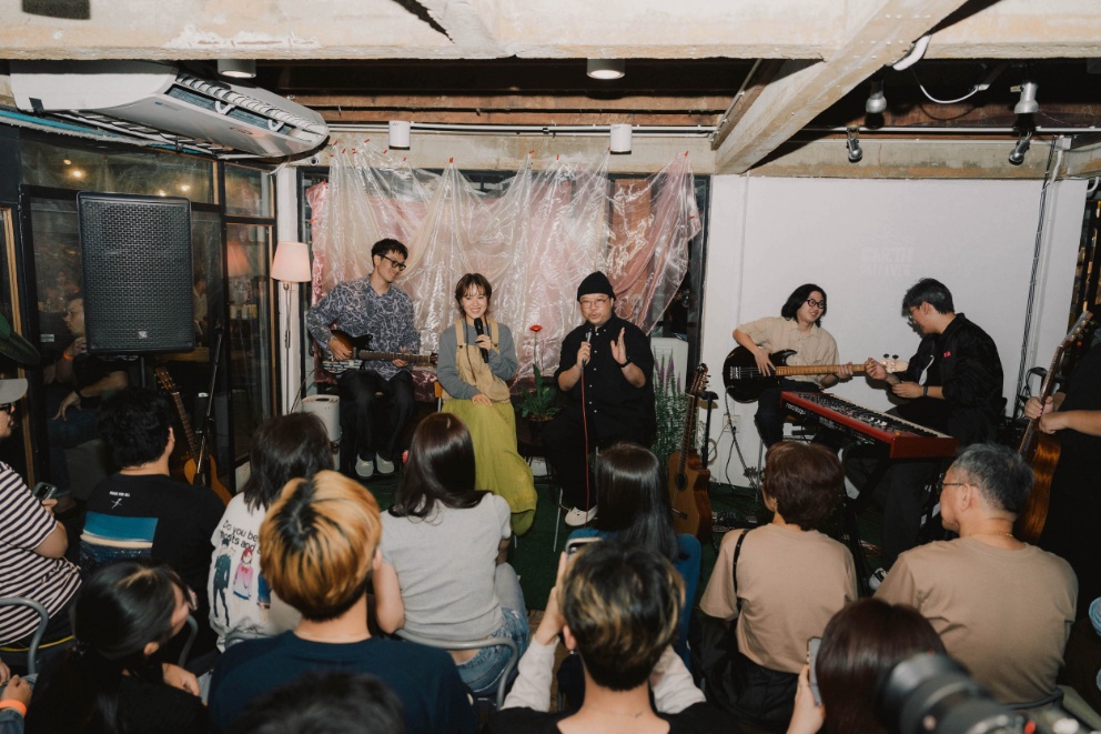ภาพบรรยากาศงาน Heart is Home Listening Party Earth Patravee 3 Earth Patravee เปิดบ้านของหัวใจผ่านอัลบั้ม “Heart is Home” พร้อมประกาศคอนเสิร์ตเดี่ยวเต็มรูปแบบ 19 กันยายน 2569