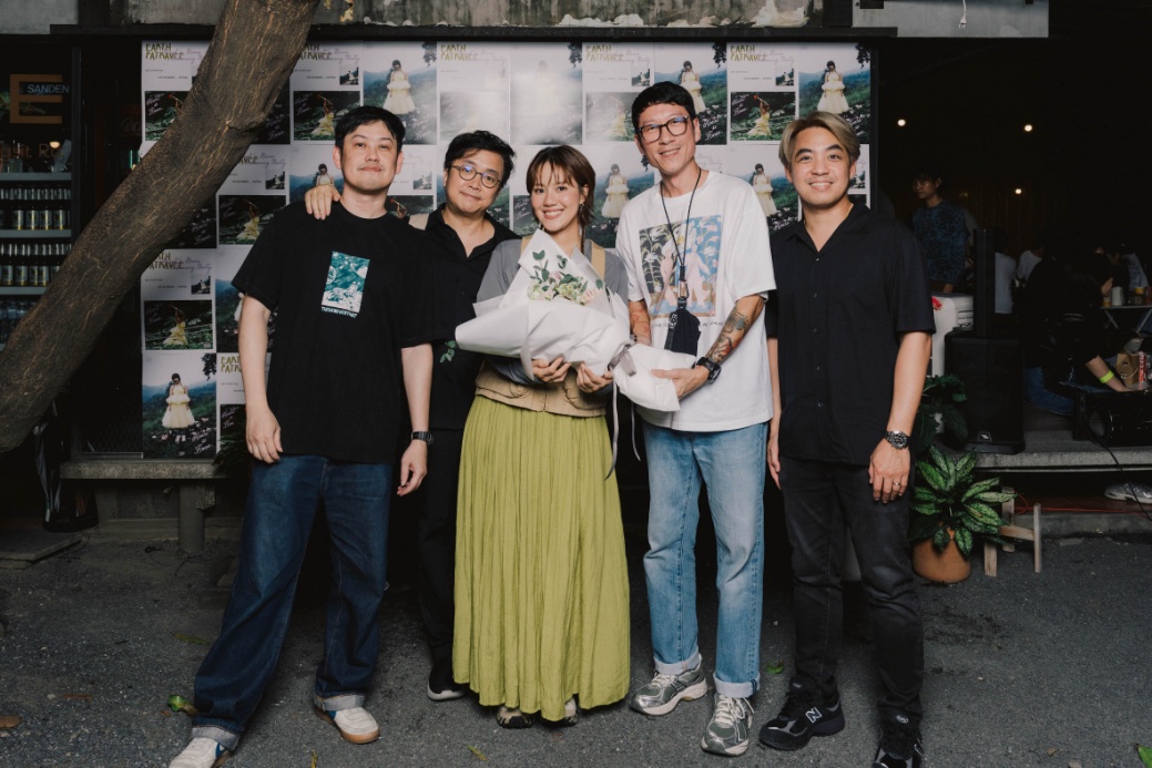 Earth Patravee เปิดบ้านของหัวใจผ่านอัลบั้ม “Heart is Home” พร้อมประกาศคอนเสิร์ตเดี่ยวเต็มรูปแบบ 19 กันยายน 2569 2 ภาพบรรยากาศงาน Heart is Home Listening Party Earth Patravee 6 Earth Patravee เปิดบ้านของหัวใจผ่านอัลบั้ม “Heart is Home” พร้อมประกาศคอนเสิร์ตเดี่ยวเต็มรูปแบบ 19 กันยายน 2569