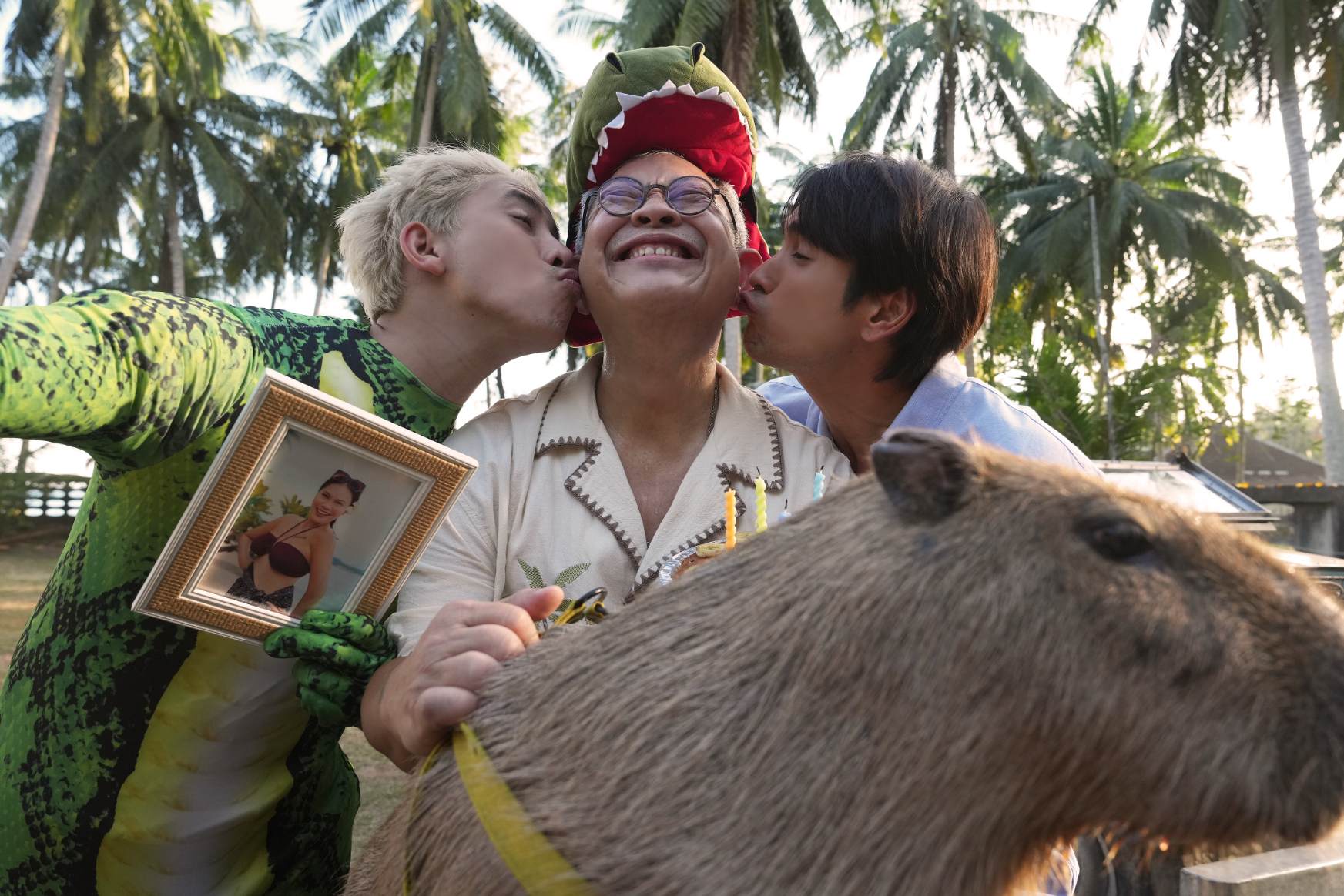 1787592501559 ส่องเมจิกโมเมนต์! ‘ณเดชน์-มินนี่’ กับภาพเซ็ตแรก พร้อมเรื่องย่อ หนัง ‘HENRY’s First Dates จีบซ้ำซ้ำ เฮนรี่จำไม่ได้’ เข้าฉาย 17 กันยายนนี้ ในโรงภาพยนตร์