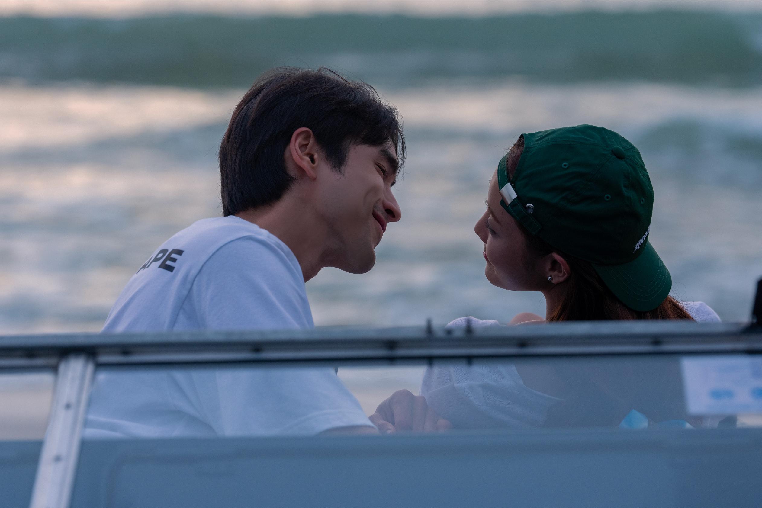 1787592516069 ส่องเมจิกโมเมนต์! ‘ณเดชน์-มินนี่’ กับภาพเซ็ตแรก พร้อมเรื่องย่อ หนัง ‘HENRY’s First Dates จีบซ้ำซ้ำ เฮนรี่จำไม่ได้’ เข้าฉาย 17 กันยายนนี้ ในโรงภาพยนตร์
