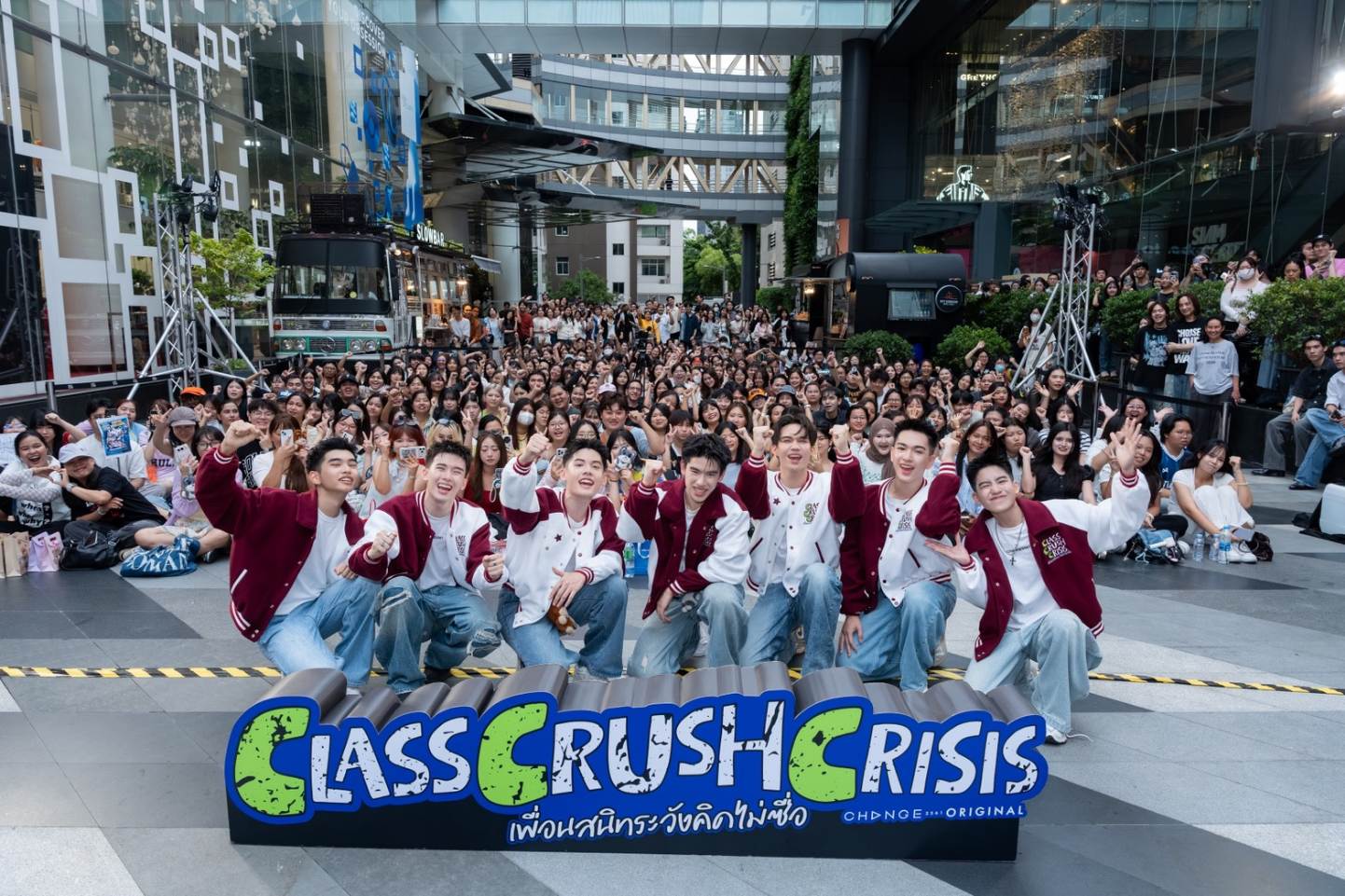 1787593453031 สยามดิสคัฟเวอรี่แทบแตก !! “CLASS CRUSH CRISIS” แท็กทีมโชว์ Busking#2 ยกก๊วนมาปล่อยพลังสดใสเต็มพิกัด! ก่อนนับถอยหลังสู่ FINAL EPISODE