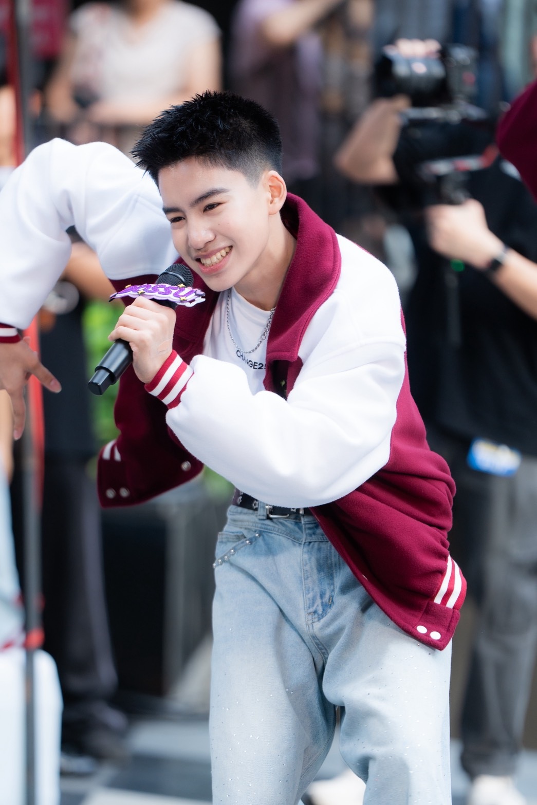 1787593454405 สยามดิสคัฟเวอรี่แทบแตก !! “CLASS CRUSH CRISIS” แท็กทีมโชว์ Busking#2 ยกก๊วนมาปล่อยพลังสดใสเต็มพิกัด! ก่อนนับถอยหลังสู่ FINAL EPISODE