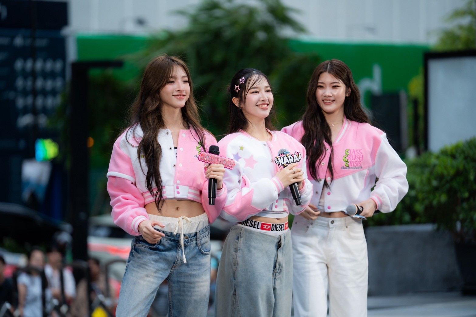 1787593461484 1 สยามดิสคัฟเวอรี่แทบแตก !! “CLASS CRUSH CRISIS” แท็กทีมโชว์ Busking#2 ยกก๊วนมาปล่อยพลังสดใสเต็มพิกัด! ก่อนนับถอยหลังสู่ FINAL EPISODE