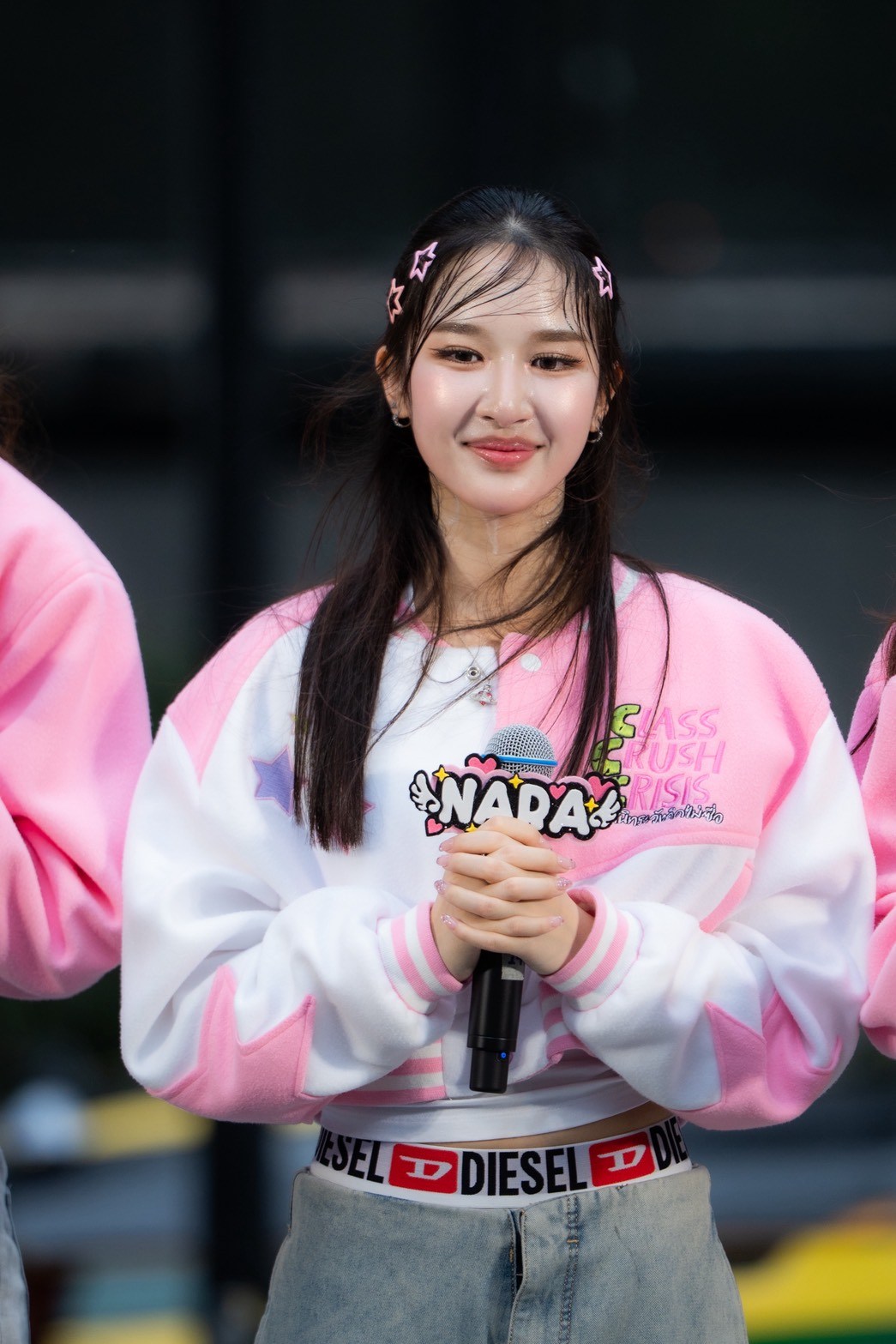 1787593466228 สยามดิสคัฟเวอรี่แทบแตก !! “CLASS CRUSH CRISIS” แท็กทีมโชว์ Busking#2 ยกก๊วนมาปล่อยพลังสดใสเต็มพิกัด! ก่อนนับถอยหลังสู่ FINAL EPISODE
