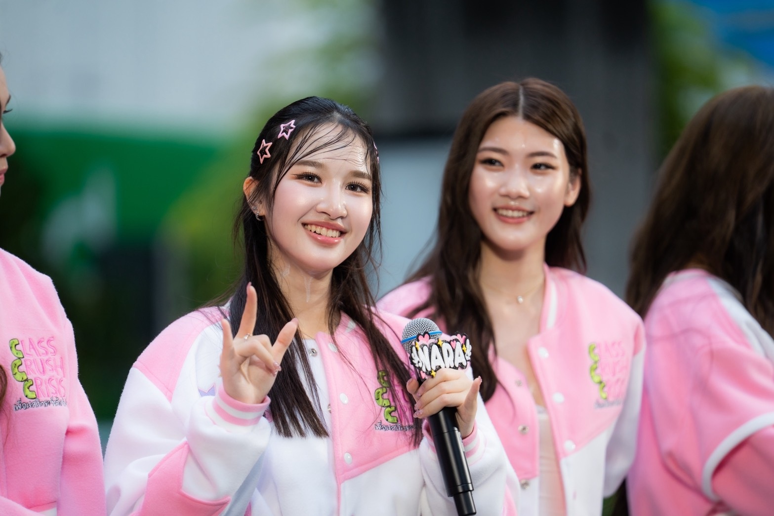 1787593466446 สยามดิสคัฟเวอรี่แทบแตก !! “CLASS CRUSH CRISIS” แท็กทีมโชว์ Busking#2 ยกก๊วนมาปล่อยพลังสดใสเต็มพิกัด! ก่อนนับถอยหลังสู่ FINAL EPISODE