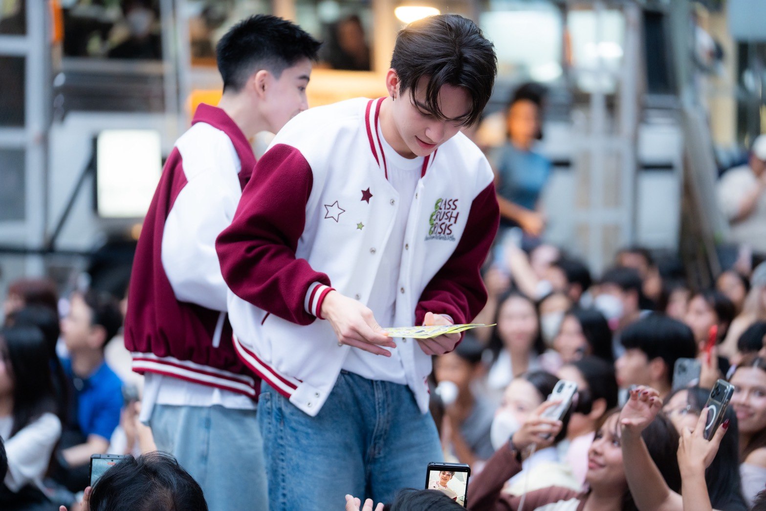 1787593472861 สยามดิสคัฟเวอรี่แทบแตก !! “CLASS CRUSH CRISIS” แท็กทีมโชว์ Busking#2 ยกก๊วนมาปล่อยพลังสดใสเต็มพิกัด! ก่อนนับถอยหลังสู่ FINAL EPISODE