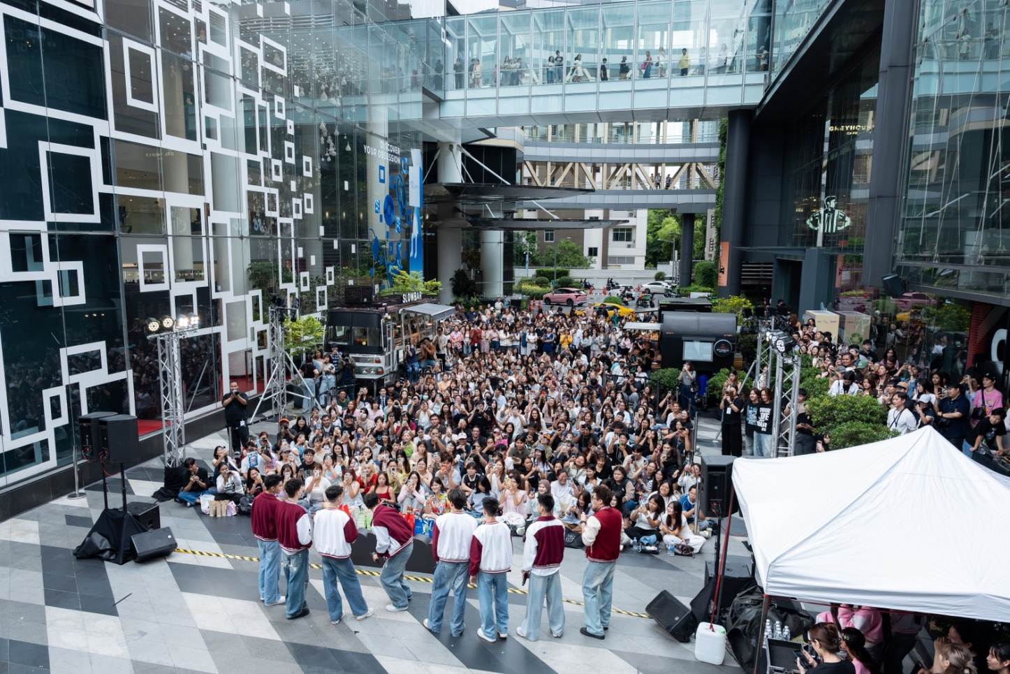 1787593473322 สยามดิสคัฟเวอรี่แทบแตก !! “CLASS CRUSH CRISIS” แท็กทีมโชว์ Busking#2 ยกก๊วนมาปล่อยพลังสดใสเต็มพิกัด! ก่อนนับถอยหลังสู่ FINAL EPISODE