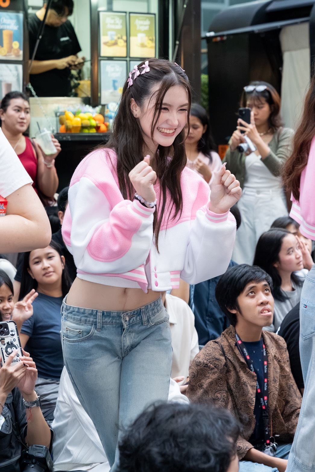 1787593478998 สยามดิสคัฟเวอรี่แทบแตก !! “CLASS CRUSH CRISIS” แท็กทีมโชว์ Busking#2 ยกก๊วนมาปล่อยพลังสดใสเต็มพิกัด! ก่อนนับถอยหลังสู่ FINAL EPISODE