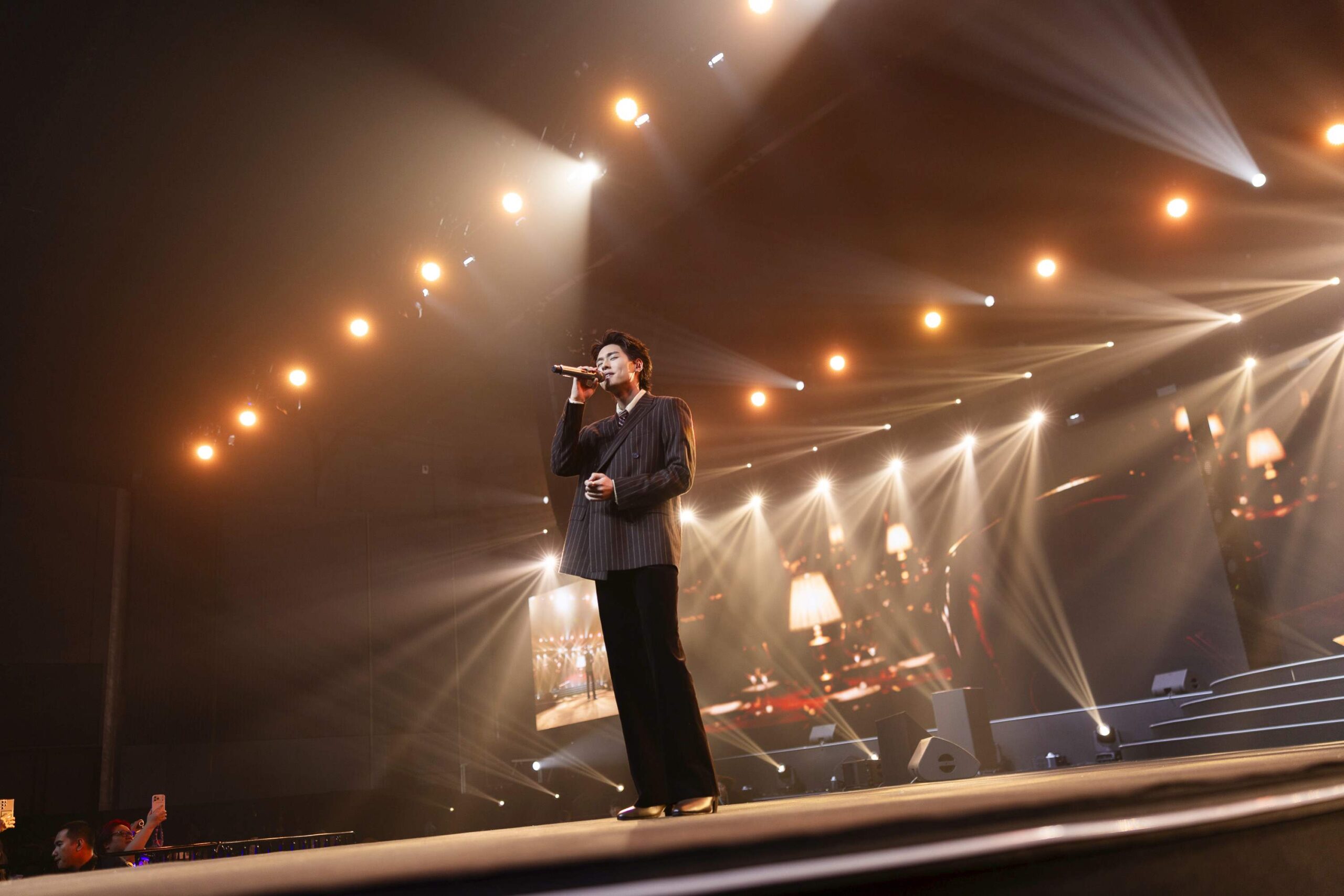 BILLKIN Weibo Thailand Film Music Dual Influence Artist Weibo Gala 2026 3 scaled “BILLKIN” คว้ารางวัลใหญ่ Weibo Thailand Film & Music Dual-Influence Artist บนเวที Weibo Gala 2026