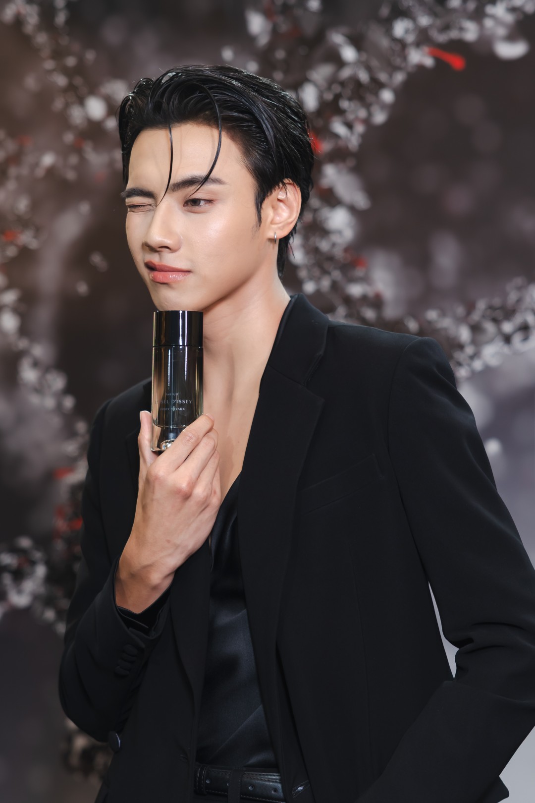 Le Sel dIssey Parfum 14 “ภีมวสุ BUS” ร่วมเปิดตัวน้ำหอมสุภาพบุรุษกลิ่นใหม่ Le Sel d’Issey Parfum