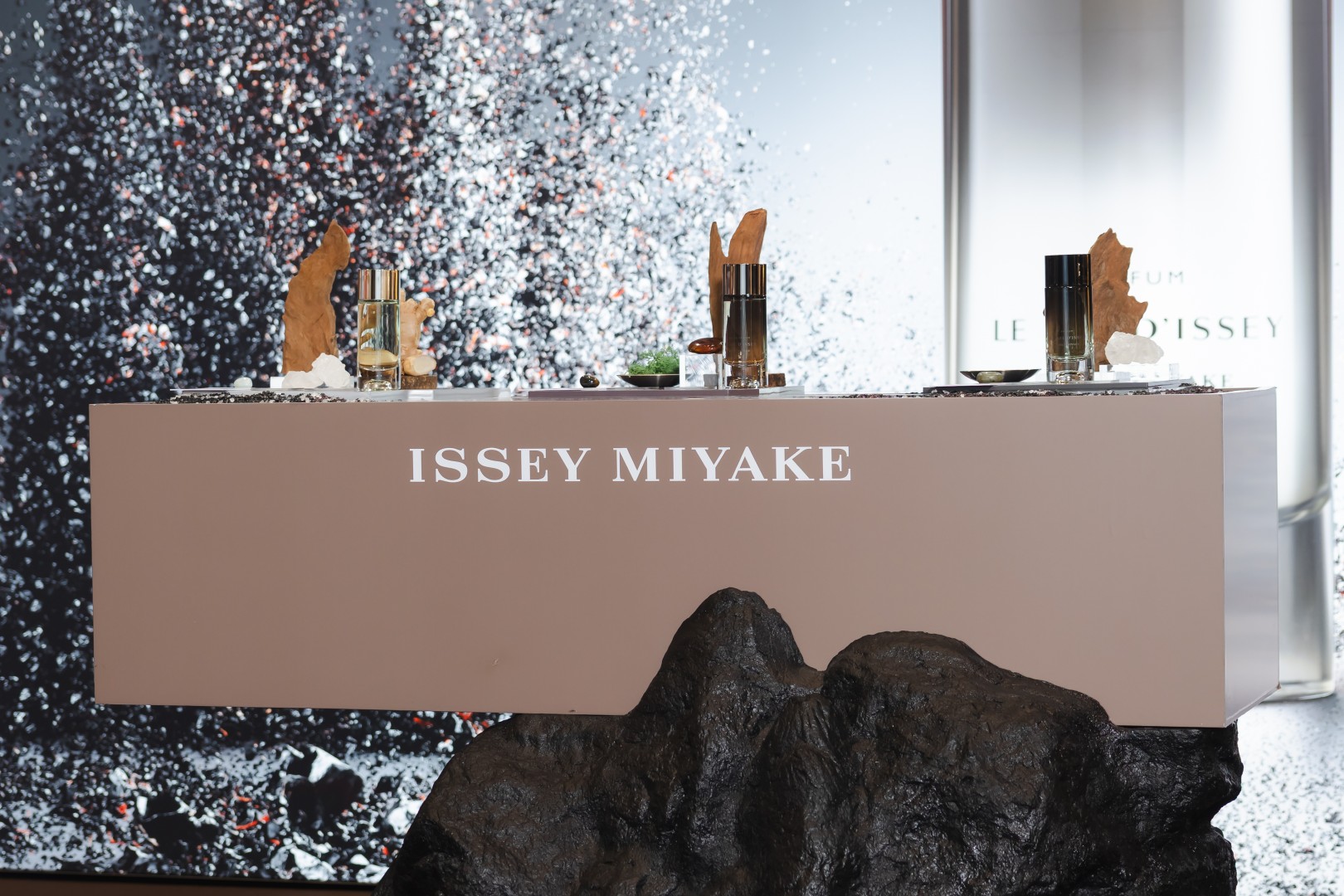 Le Sel dIssey Parfum 2 “ภีมวสุ BUS” ร่วมเปิดตัวน้ำหอมสุภาพบุรุษกลิ่นใหม่ Le Sel d’Issey Parfum
