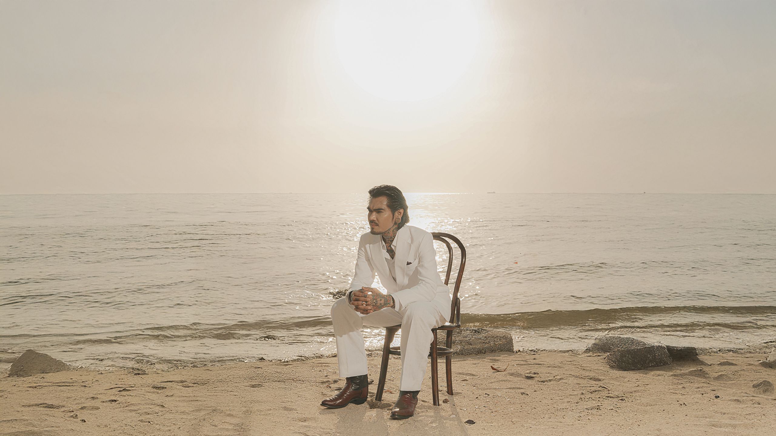 ‘เล็ก รัชเมศฐ์’ ส่งเพลง ‘กลางมหาสมุทร’ เปิดตัวอัลบั้มใหม่ 2 MV กลางมหาสมุทร 1 ‘เล็ก รัชเมศฐ์’ ส่งเพลง ‘กลางมหาสมุทร’ เปิดตัวอัลบั้มใหม่