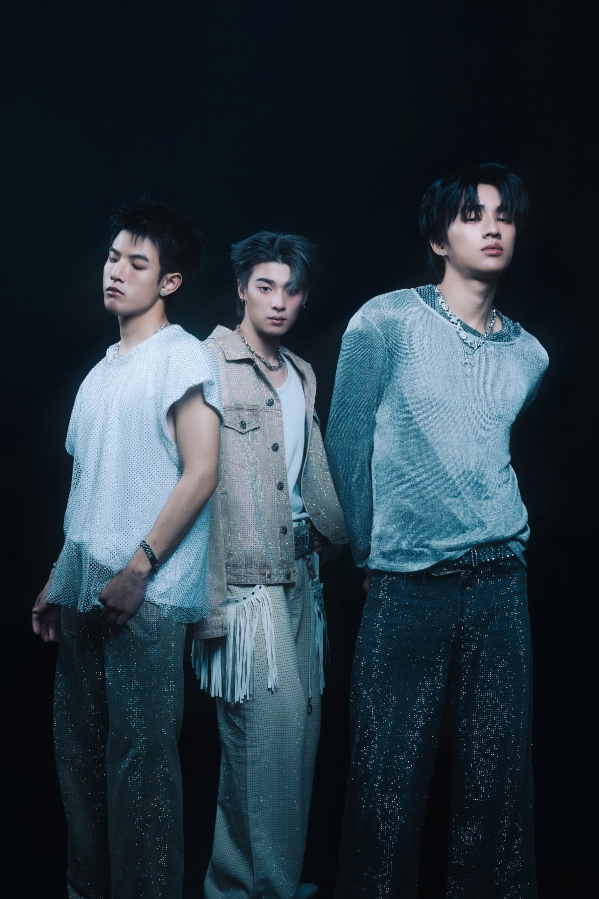 VVV TORNADO 10 “VVV” ฉีกลุคใหม่ผ่านซิงเกิล “TORNADO” ผ่านการรังสรรค์โดย “THE TOYS”