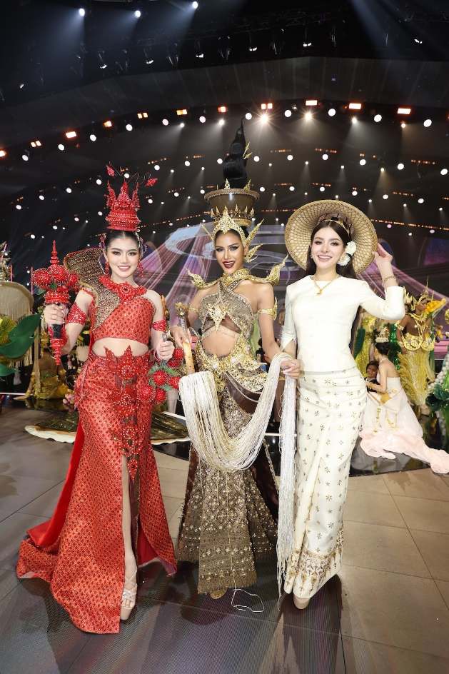 จัดเต็มเซ็ตภาพ 77 ชุดประจำชาติ Miss Universe Thailand 2026 9 ภาพรวมชุดประจำชาติ 6 จัดเต็มเซ็ตภาพ 77 ชุดประจำชาติ Miss Universe Thailand 2026
