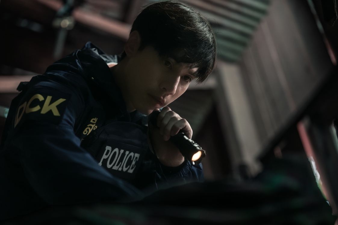 ภาพลวงตาย First Look 10 “ภาพลวงตาย” ซีรีส์แนวลึกลับ สุดเข้มข้น เปิดฉากพิสูจน์เส้นบางๆ ระหว่าง “ความเชื่อ” และ “ความจริง” 24 กันยายนนี้ ที่ Netflix เท่านั้น!