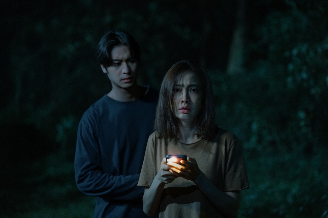 ภาพลวงตาย First Look 2 “ภาพลวงตาย” ซีรีส์แนวลึกลับ สุดเข้มข้น เปิดฉากพิสูจน์เส้นบางๆ ระหว่าง “ความเชื่อ” และ “ความจริง” 24 กันยายนนี้ ที่ Netflix เท่านั้น!