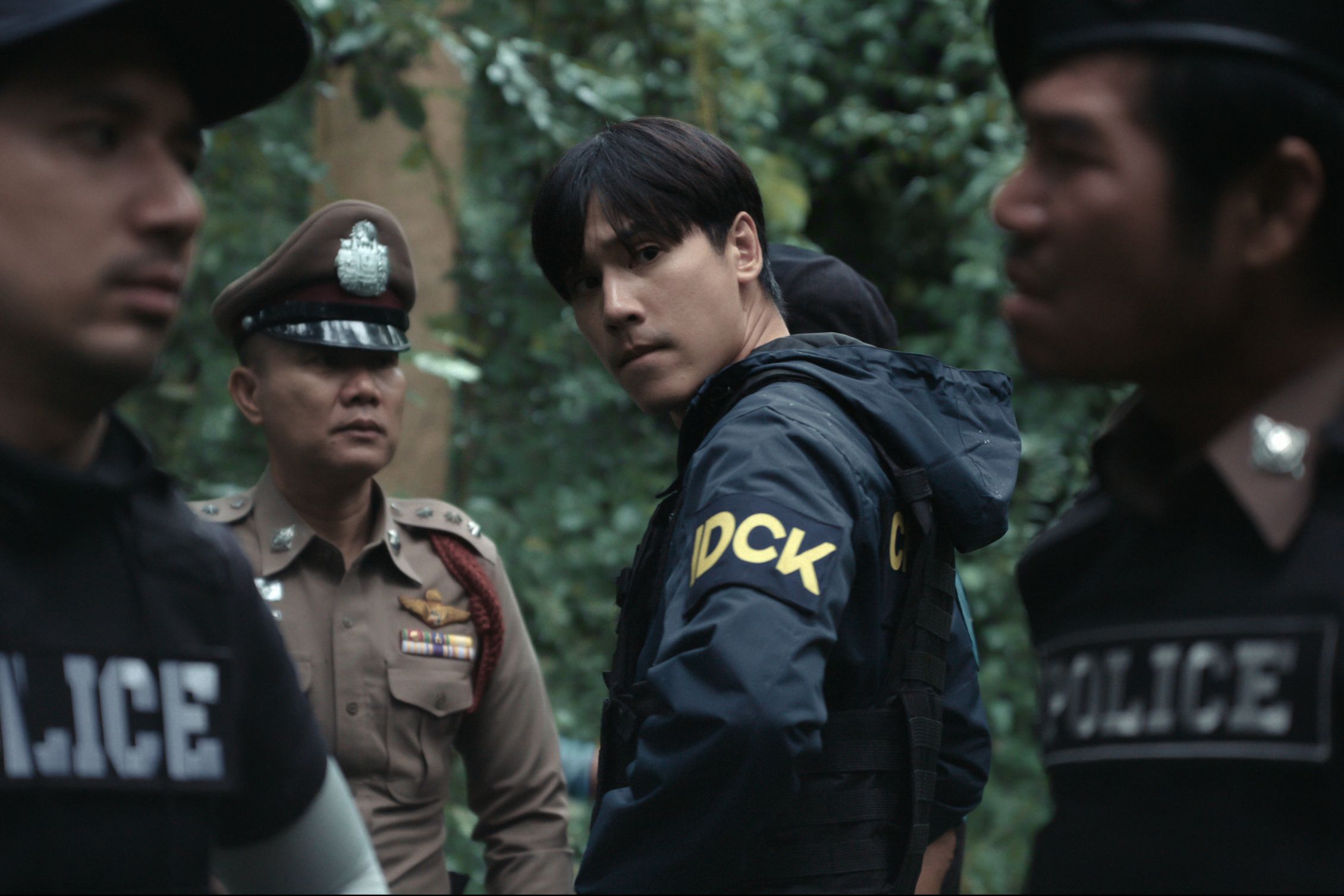 ภาพลวงตาย First Look 4 “ภาพลวงตาย” ซีรีส์แนวลึกลับ สุดเข้มข้น เปิดฉากพิสูจน์เส้นบางๆ ระหว่าง “ความเชื่อ” และ “ความจริง” 24 กันยายนนี้ ที่ Netflix เท่านั้น!