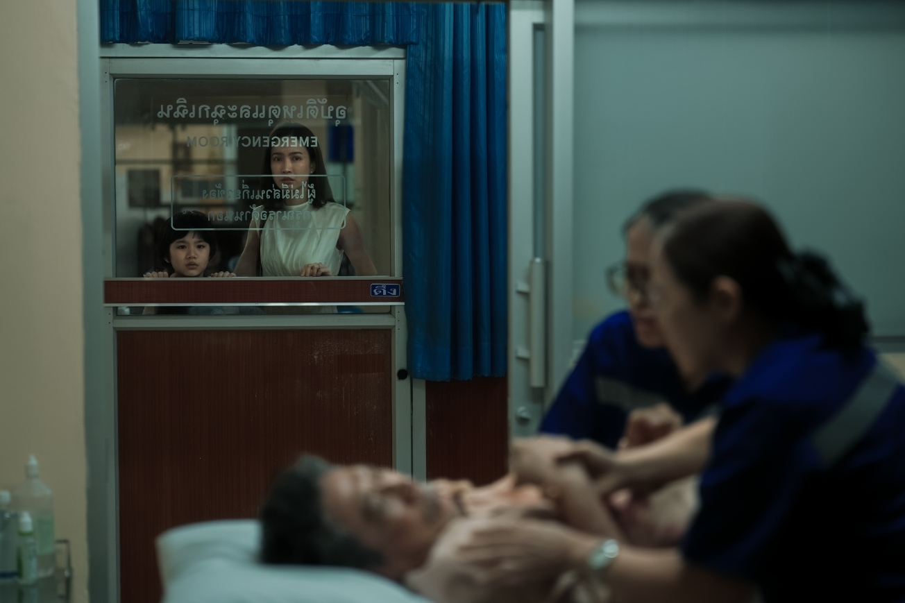 ภาพลวงตาย First Look 6 “ภาพลวงตาย” ซีรีส์แนวลึกลับ สุดเข้มข้น เปิดฉากพิสูจน์เส้นบางๆ ระหว่าง “ความเชื่อ” และ “ความจริง” 24 กันยายนนี้ ที่ Netflix เท่านั้น!