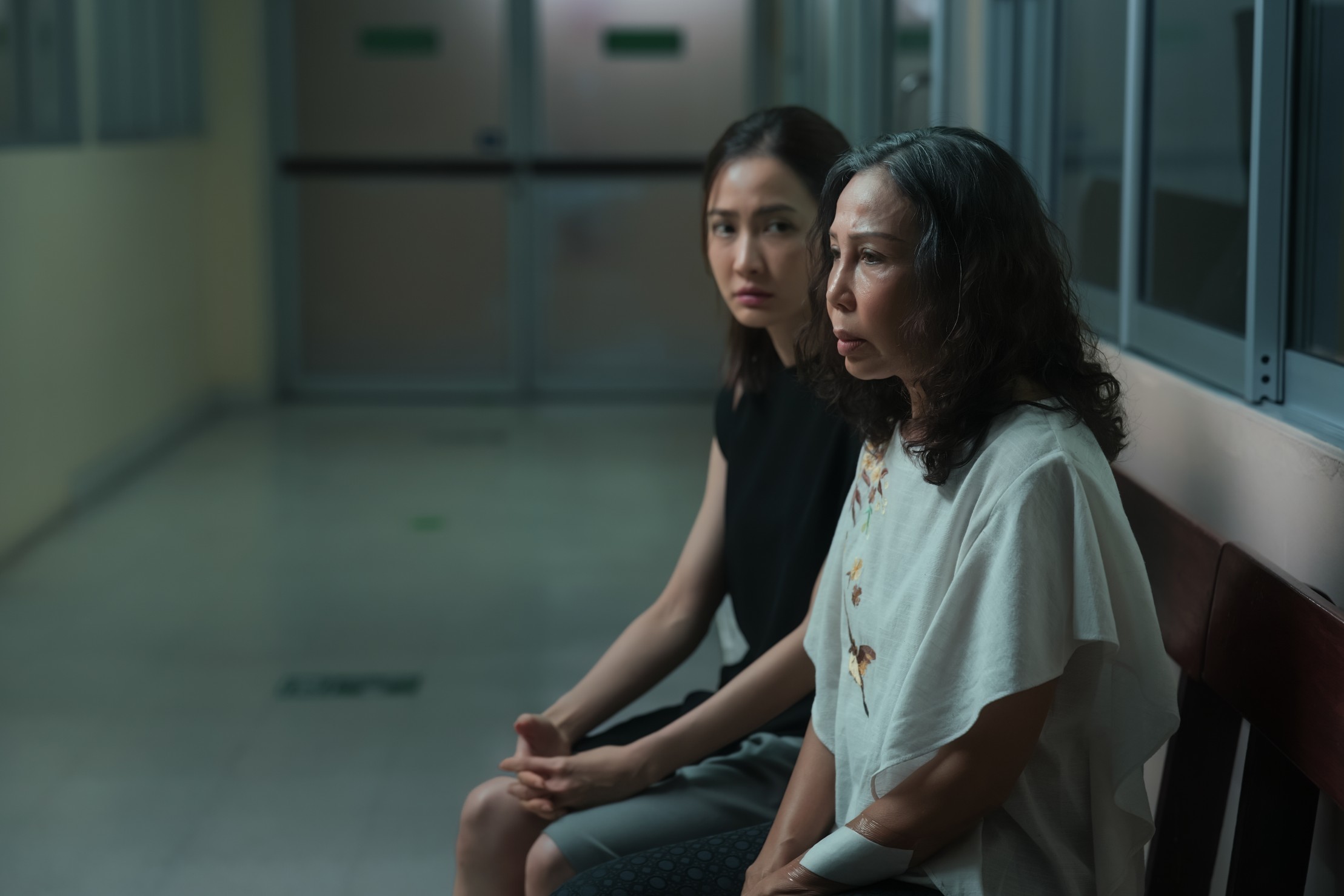 ภาพลวงตาย First Look 8 “ภาพลวงตาย” ซีรีส์แนวลึกลับ สุดเข้มข้น เปิดฉากพิสูจน์เส้นบางๆ ระหว่าง “ความเชื่อ” และ “ความจริง” 24 กันยายนนี้ ที่ Netflix เท่านั้น!