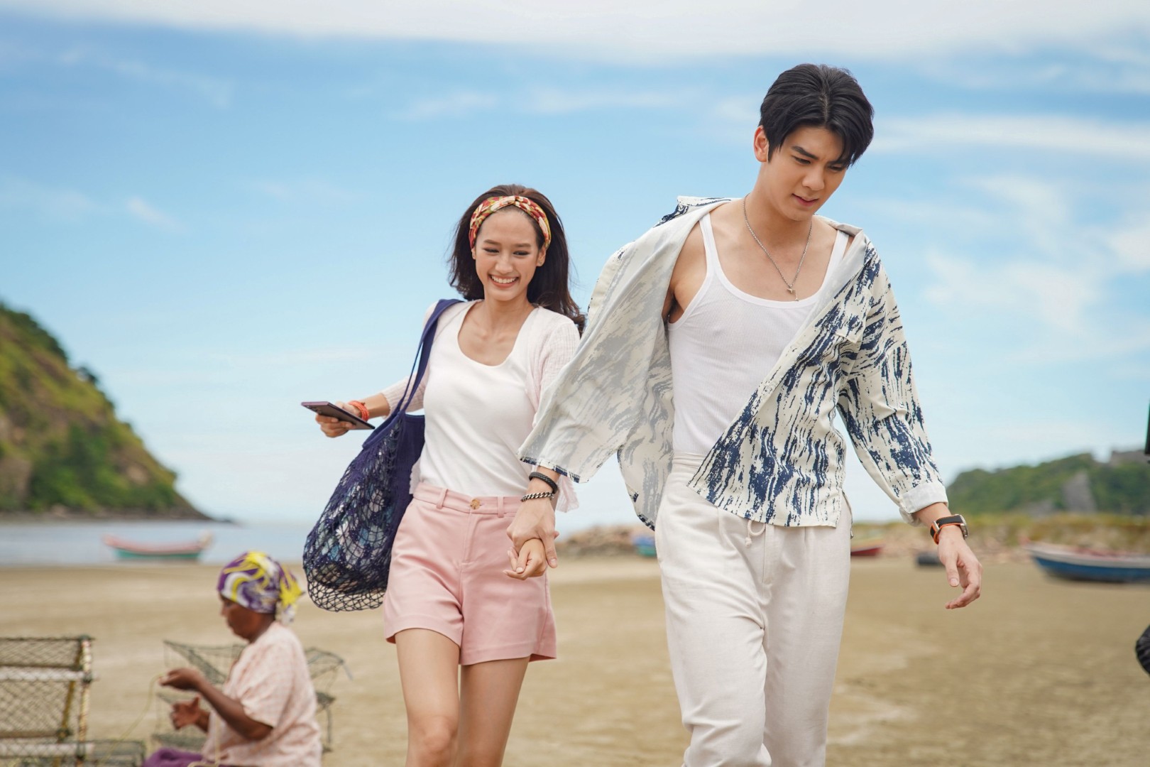 อุบัติรักเกาะสวรรค์ 4 “อุบัติรักเกาะสวรรค์” ทุกวันพุธ-พฤหัสบดี เวลา 20.30 น. ทางช่อง 3