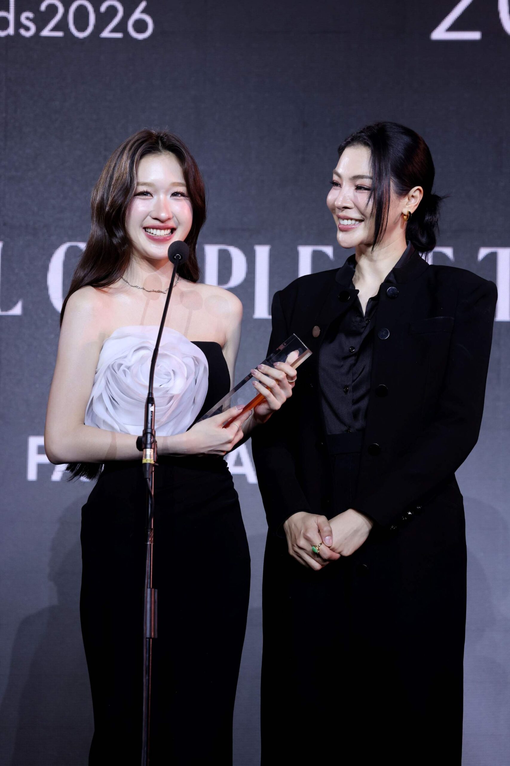 12 รางวัล Hottest GL Couple of the Year scaled Praew Awards 2026 งานประกาศรางวัล ในวาระครบรอบ 47 ปี นิตยสารแพรว มอบให้แก่บุคคลที่โดดเด่นในแต่ละสาขา