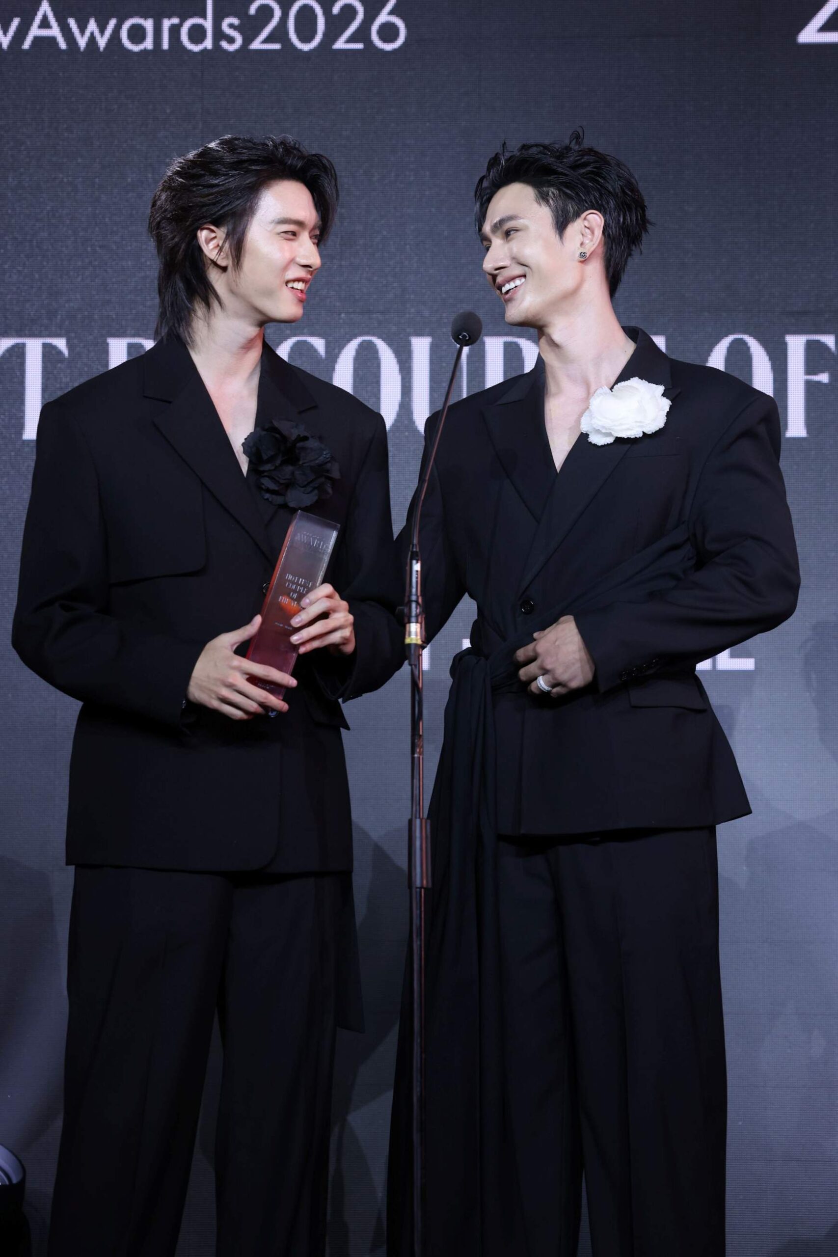 16 รางวัล Hottest BL Couple of the Year scaled Praew Awards 2026 งานประกาศรางวัล ในวาระครบรอบ 47 ปี นิตยสารแพรว มอบให้แก่บุคคลที่โดดเด่นในแต่ละสาขา