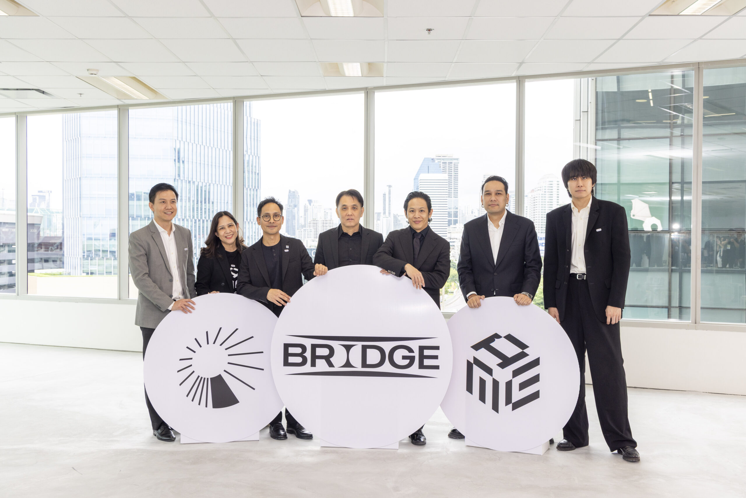 “โอม ค็อกเทล” จับมือ AMARIN ตั้งบริษัทร่วมทุน “Bridge Management” ลุยปั้นศิลปิน-จัดคอนเสิร์ตครบวงจร 1 2 Bridge Management scaled “โอม ค็อกเทล” จับมือ AMARIN ตั้งบริษัทร่วมทุน “Bridge Management” ลุยปั้นศิลปิน-จัดคอนเสิร์ตครบวงจร
