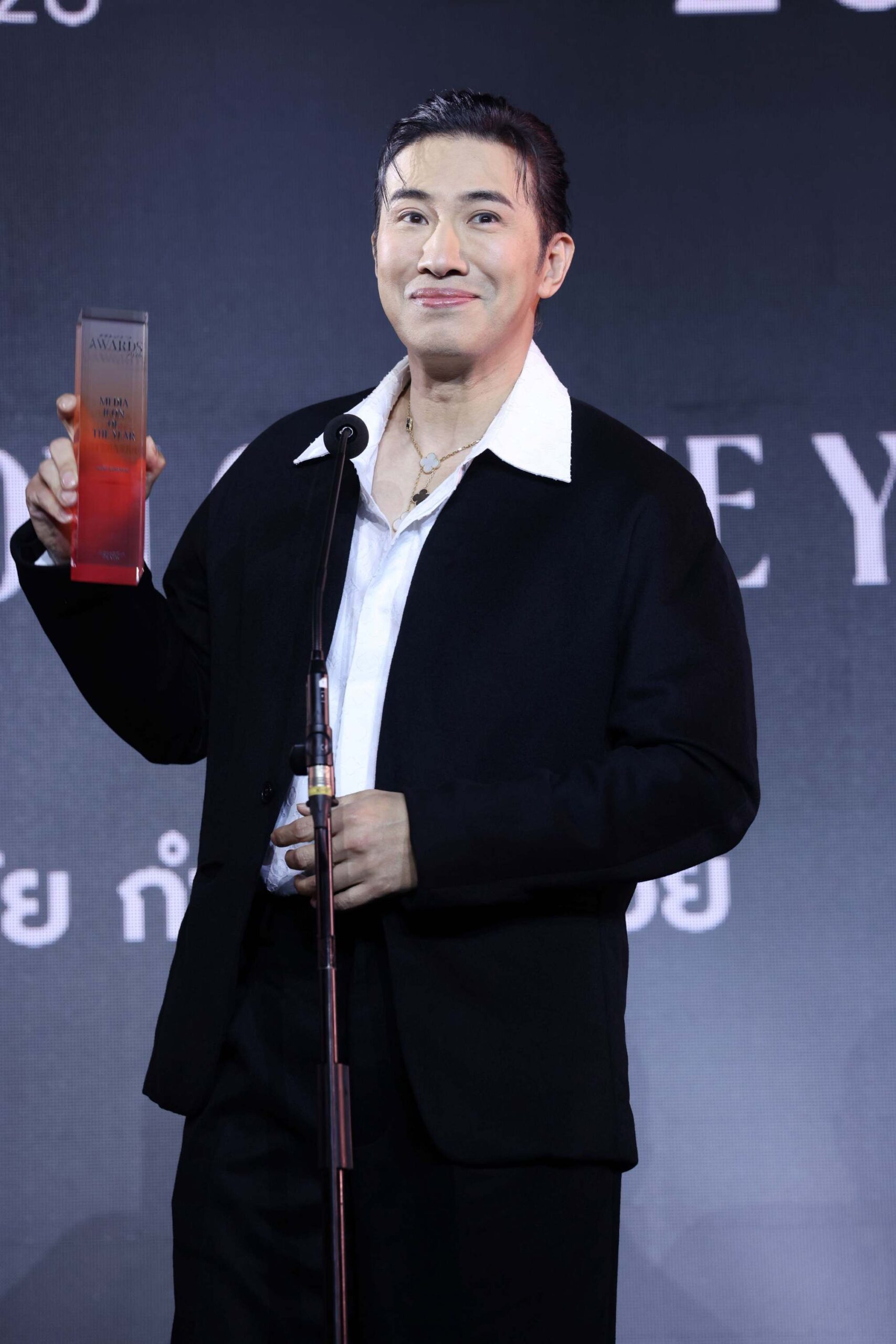 2 รางวัล Media Icon of the Year scaled Praew Awards 2026 งานประกาศรางวัล ในวาระครบรอบ 47 ปี นิตยสารแพรว มอบให้แก่บุคคลที่โดดเด่นในแต่ละสาขา