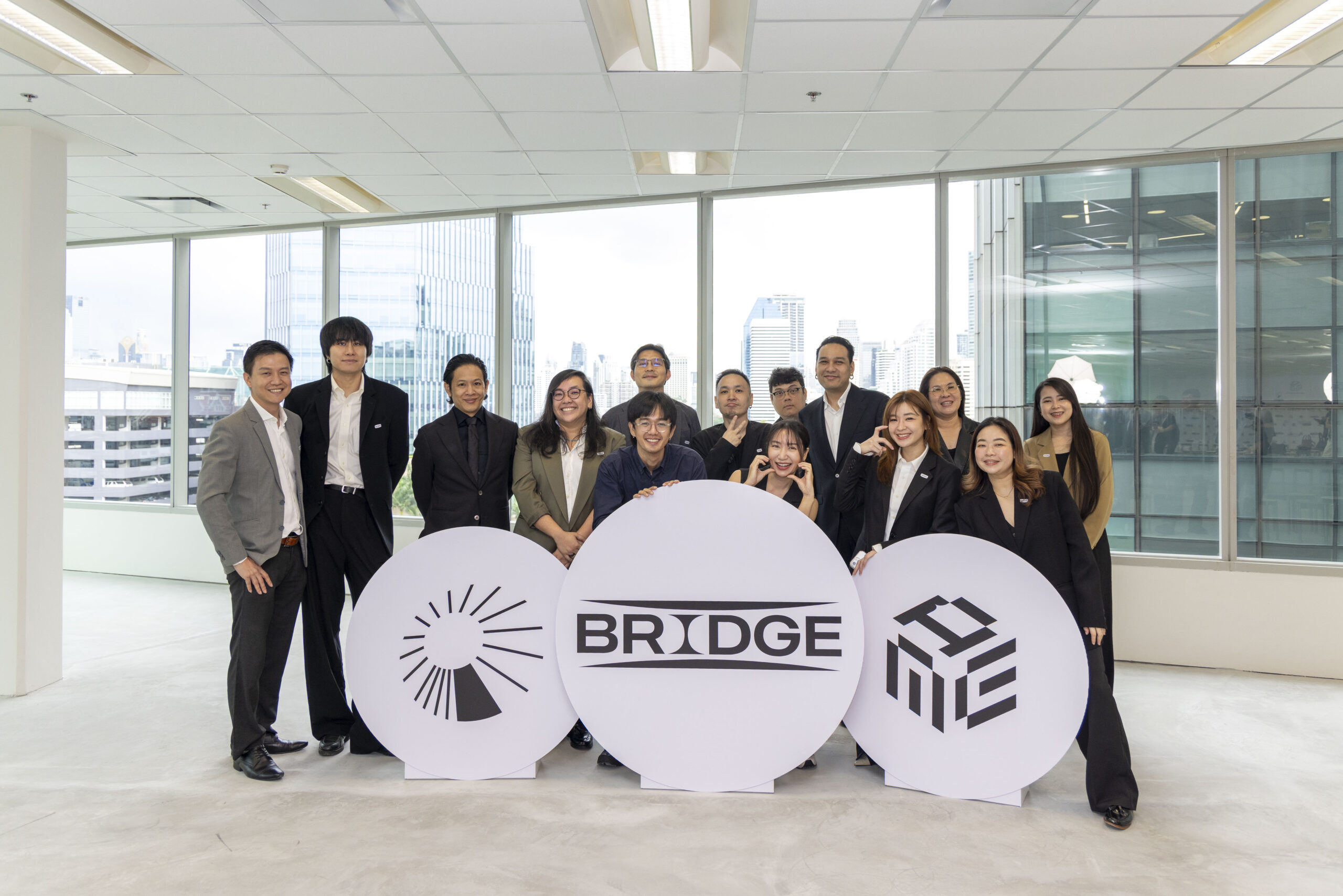 “โอม ค็อกเทล” จับมือ AMARIN ตั้งบริษัทร่วมทุน “Bridge Management” ลุยปั้นศิลปิน-จัดคอนเสิร์ตครบวงจร 4 3 Bridge Management scaled “โอม ค็อกเทล” จับมือ AMARIN ตั้งบริษัทร่วมทุน “Bridge Management” ลุยปั้นศิลปิน-จัดคอนเสิร์ตครบวงจร