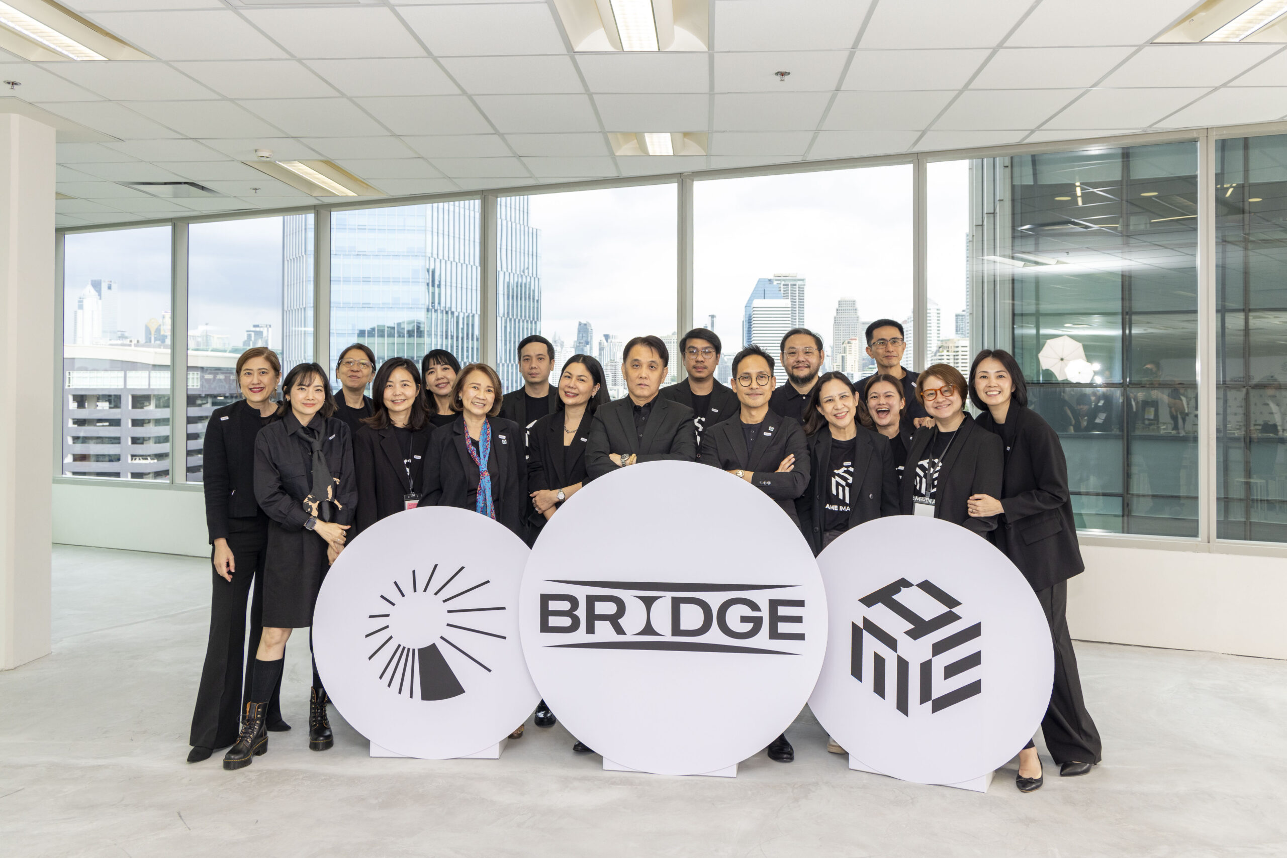 “โอม ค็อกเทล” จับมือ AMARIN ตั้งบริษัทร่วมทุน “Bridge Management” ลุยปั้นศิลปิน-จัดคอนเสิร์ตครบวงจร 3 4 Bridge Management scaled “โอม ค็อกเทล” จับมือ AMARIN ตั้งบริษัทร่วมทุน “Bridge Management” ลุยปั้นศิลปิน-จัดคอนเสิร์ตครบวงจร