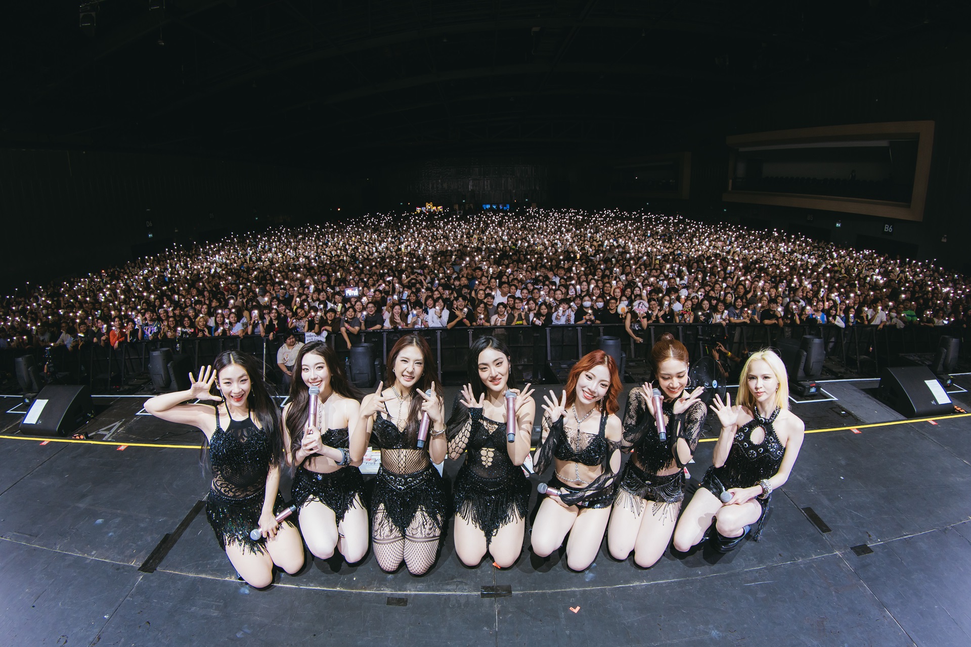 4eve 34 รวมตึงภาพบรรยากาศ “Lonely Loud Fest 2” รวมพลคน “โสดแต่ไม่เหงา” สนุกเต็มฮอลล์!