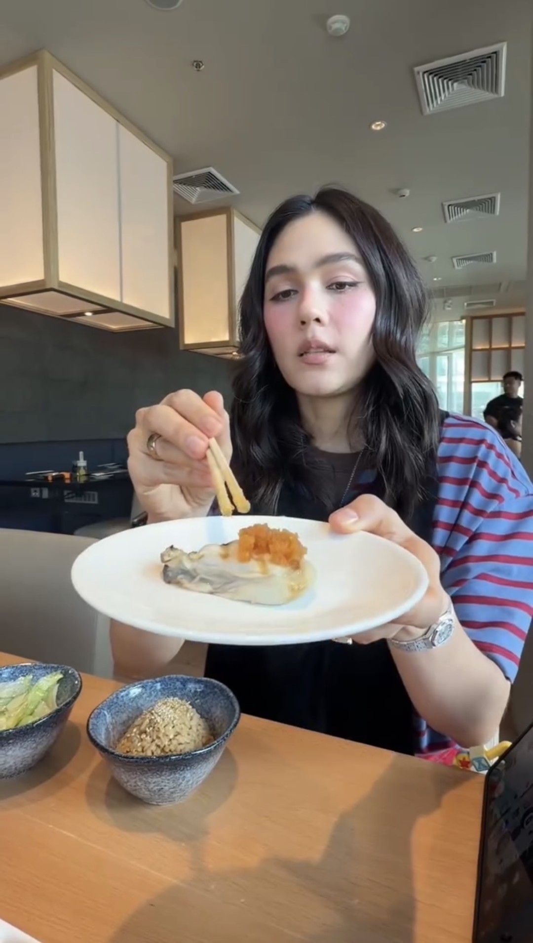 5. ตามรอย ชมพู่ อารยา เปิดพิกัดร้านโปรด KAYAKI ตามรอย“ชมพู่ อารยา” เปิดพิกัดร้านโปรด KAYAKI สไตล์ YAKIZAKANA สุดพรีเมียม
