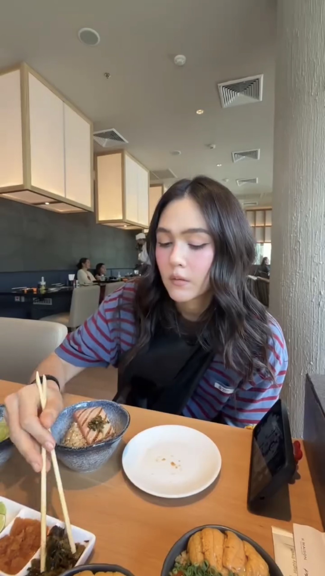 6. ตามรอย ชมพู่ อารยา เปิดพิกัดร้านโปรด KAYAKI ตามรอย“ชมพู่ อารยา” เปิดพิกัดร้านโปรด KAYAKI สไตล์ YAKIZAKANA สุดพรีเมียม