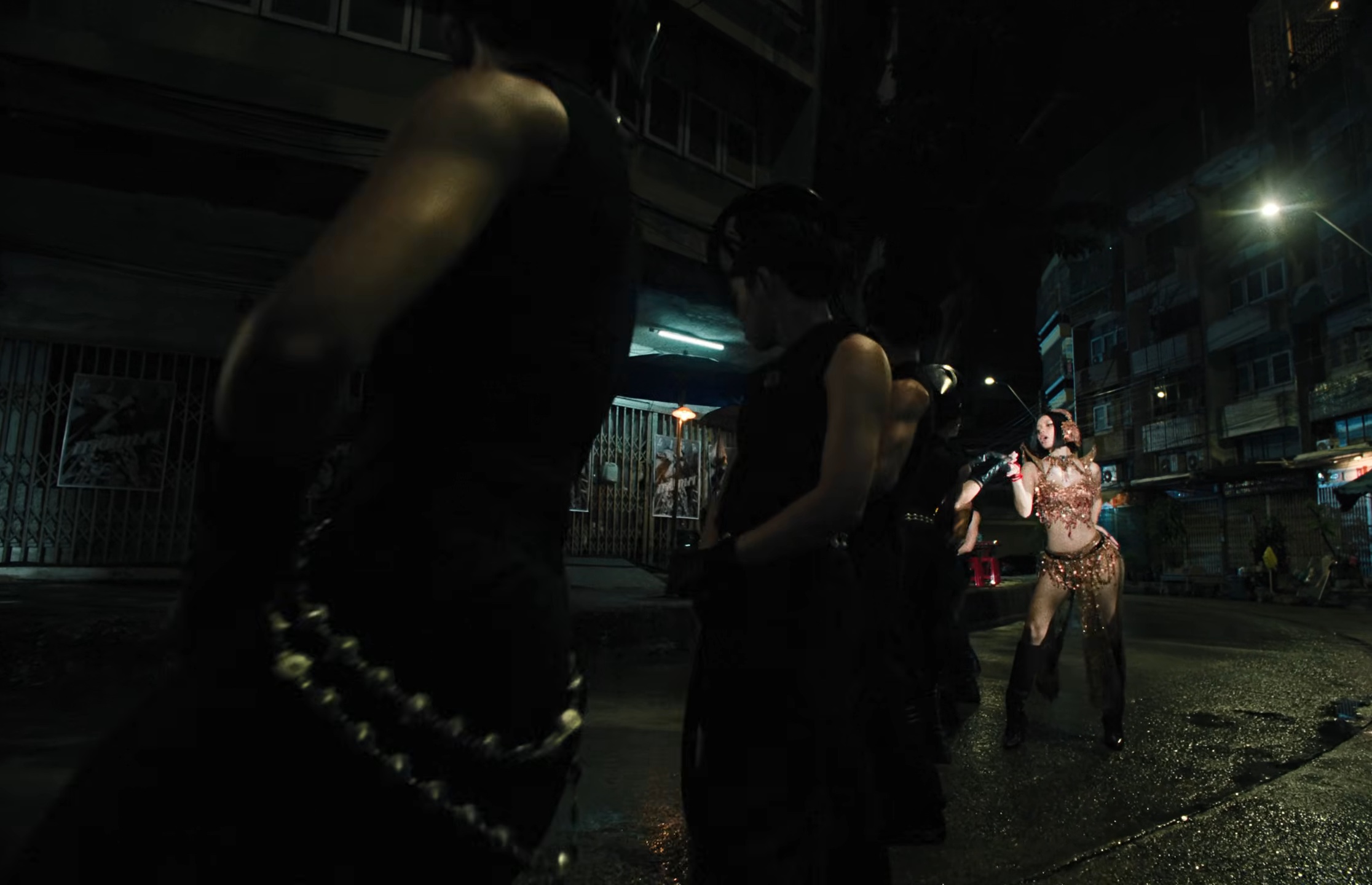 LISA SaWaDiKa Official Music Video16 SaWaDiKa! มงลง ‘ลิซ่า’ อัดแน่นอัตลักษณ์ไทยสับๆแบบตัวมัม แบบตัวแม่ สะเทือนยูทูบด้วยสถิติอันดับ 1 แห่งปี 2026