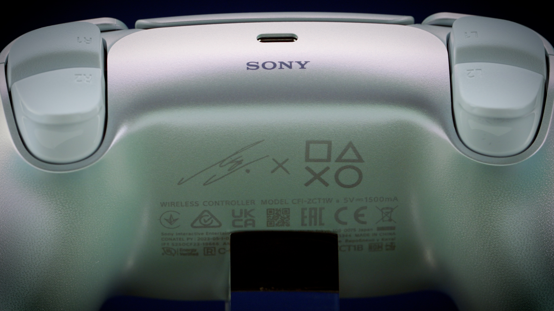 Lisa x PlayStation เตรียมพบกับการเปิดตัว DualSense – Lisa Limited Edition คอนโทรลเลอร์รุ่นพิเศษที่ลิซ่าร่วมออกแบบด้วยตัวเอง 4 LISA DualSense 3 Lisa x PlayStation เตรียมพบกับการเปิดตัว DualSense – Lisa Limited Edition คอนโทรลเลอร์รุ่นพิเศษที่ลิซ่าร่วมออกแบบด้วยตัวเอง