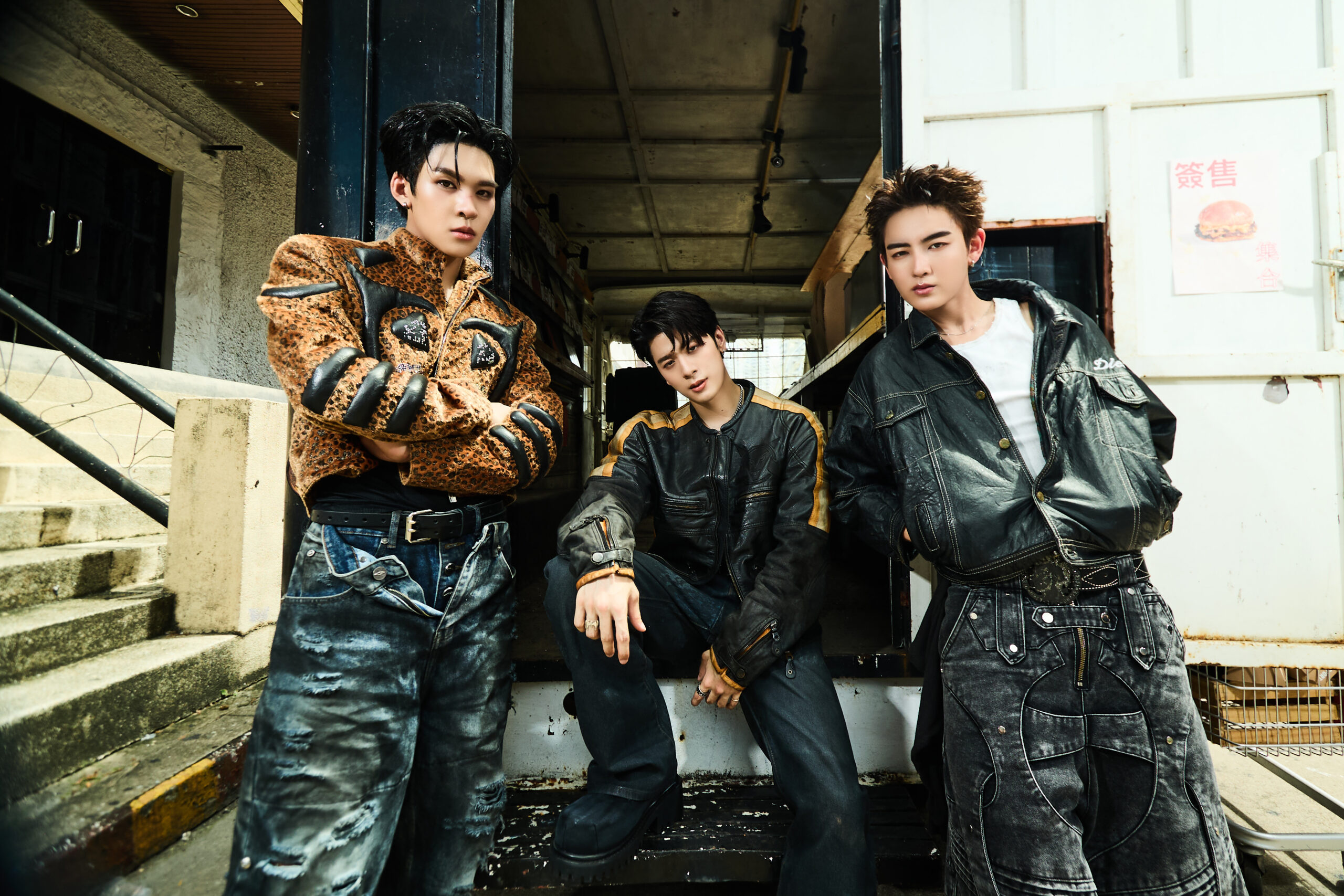 AUAU x SVRN x HEART แท็กทีมระเบิดเคมี ออกสเต็ปในซิงเกิล “FANBOY” OST. จากซีรีส์ “MR. FANBOY รักสุดใจนายแฟนบอย” 2 S08 1000 scaled AUAU x SVRN x HEART แท็กทีมระเบิดเคมี ออกสเต็ปในซิงเกิล “FANBOY” OST. จากซีรีส์ “MR. FANBOY รักสุดใจนายแฟนบอย”