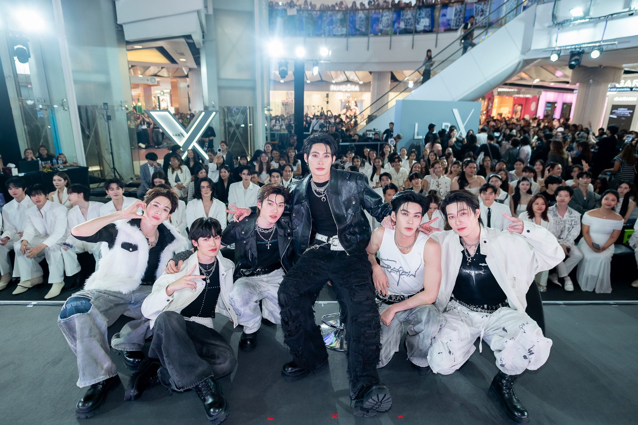 LABX Clinic ฉลองครบรอบ 4 ปี เปิดตัว DEXX 6 คน นั่งแท่น Presenter อย่างเป็นทางการ 1 S 47923218 0 LABX Clinic ฉลองครบรอบ 4 ปี เปิดตัว DEXX 6 คน นั่งแท่น Presenter อย่างเป็นทางการ