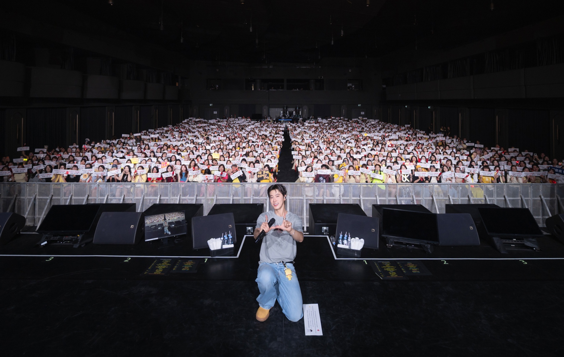 U KNOW กับแฟนโปรเจกต์ ภาพที่ 2 U KNOW PROJECT 26 SCENE1 in BANGKOK ภาพบรรยากาศคอนเสิร์ตเดี่ยวเต็มรูปแบบครั้งแรก ‘U-KNOW PROJECT 26 : SCENE#1 in BANGKOK’