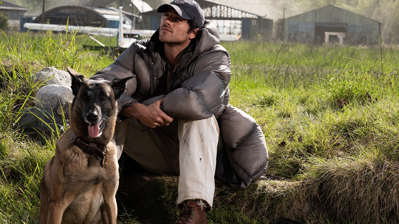 g 20cs thedogstars still 4 b0046a1a ดาวรุ่งหนุ่มฮอตสู่บทชายผู้แบกความสูญเสีย “เจค็อบ เอลอร์ดี” ใน “The Dog Stars เดอะด็อกสตารส์”