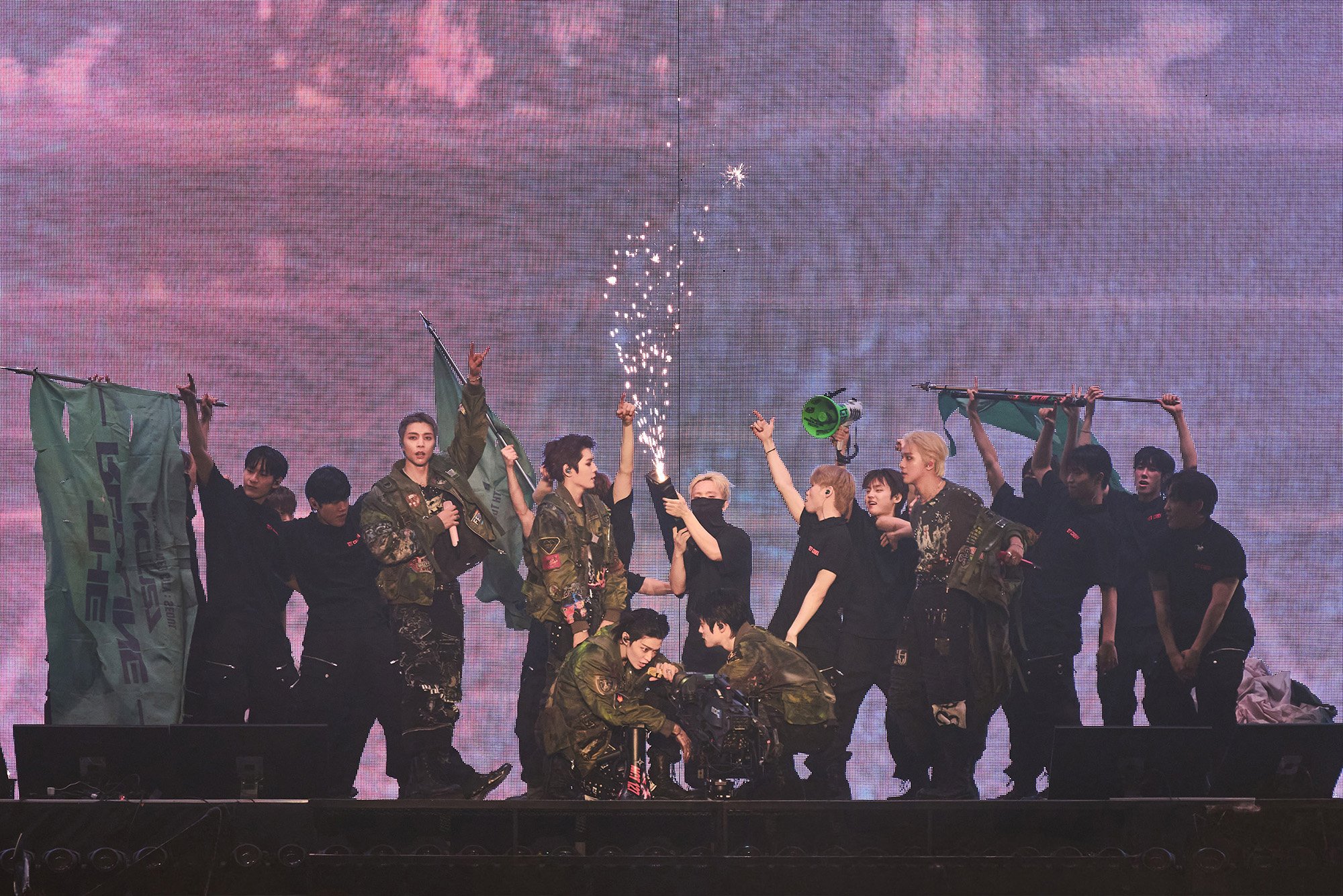 ภาพที่ 1 NCT 127 คอนเสิร์ตครั้งที่ 5 ‘NCT 127 5TH TOUR NEO CITY SEOUL THE REDLINE นับถอยหลัง NCT 127 สร้างความสนุกสุดร้อนแรงให้แฟนชาวไทย หลังเปิดฉากที่กรุงโซลอย่างอลังการ