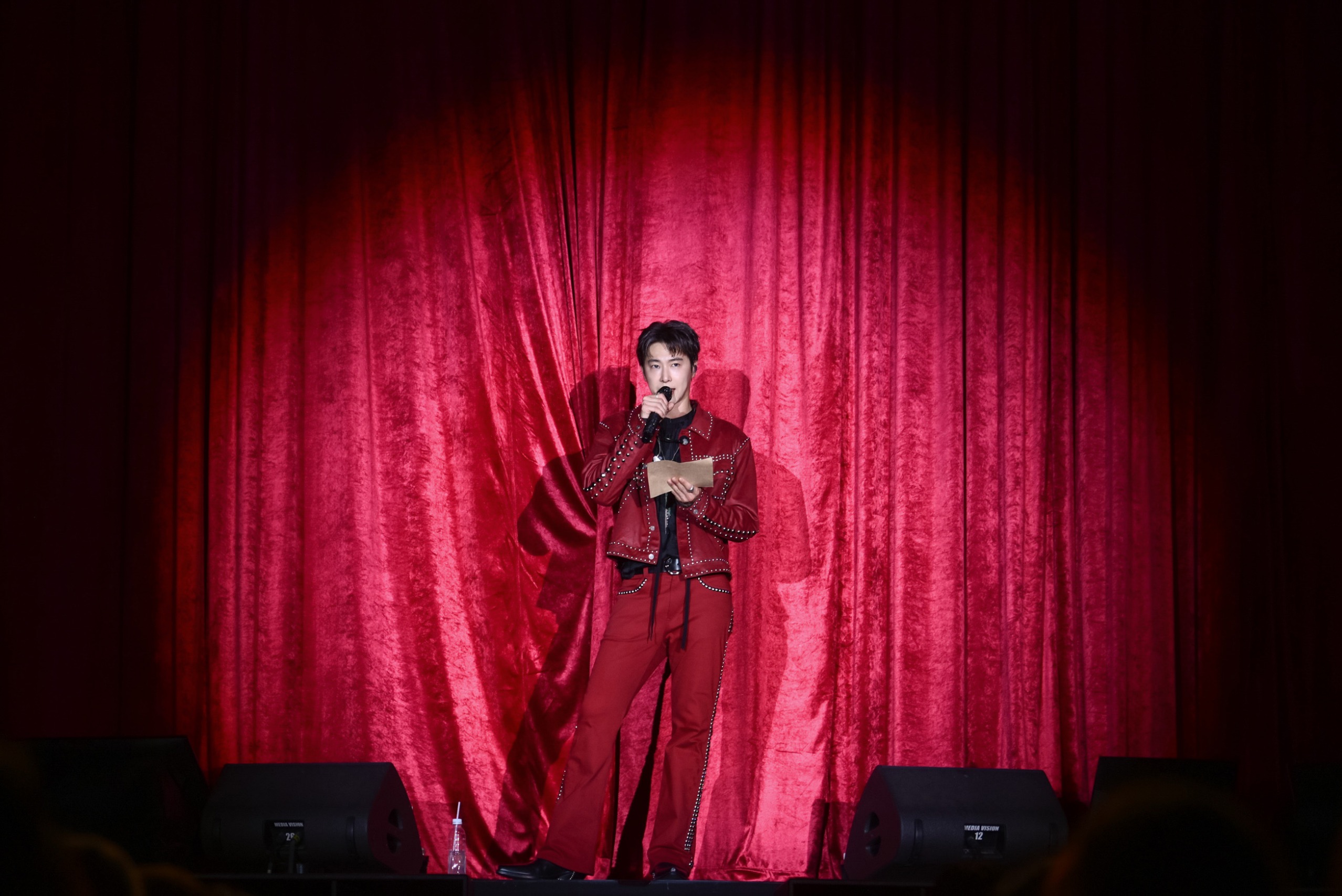 ภาพที่ 12 U KNOW PROJECT 26 SCENE1 in BANGKOK ภาพบรรยากาศคอนเสิร์ตเดี่ยวเต็มรูปแบบครั้งแรก ‘U-KNOW PROJECT 26 : SCENE#1 in BANGKOK’
