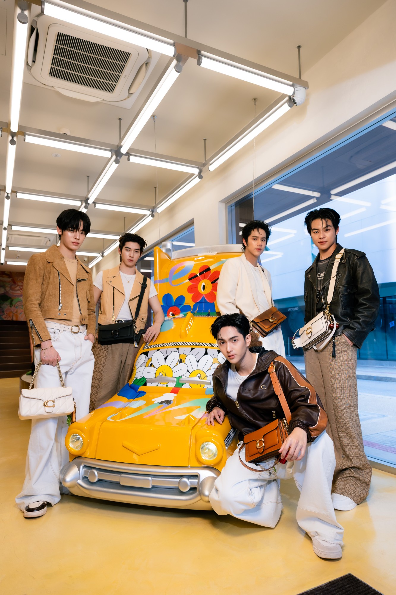 ภาพประกอบข่าว 22 “นนน - เลิฟ” พร้อมเหล่าไอคอนสายแฟเจน Z ร่วมเปิดประสบการณ์ COACH PLAY สยามสแควร์ แห่งแรกในไทย