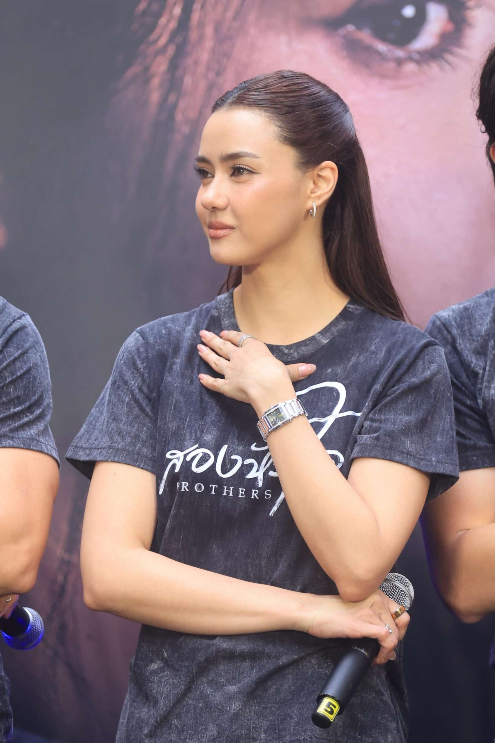 สองหัวใจ Street Fight ต่อยดีมีทอง 16 scaled “ณเดชน์ - อแมนด้า - เจมส์ มาร์” แท็กทีมแฟนละครท้าฝนประลองหมัด! ในงาน “สองหัวใจ Street Fight ต่อยดีมีทอง”