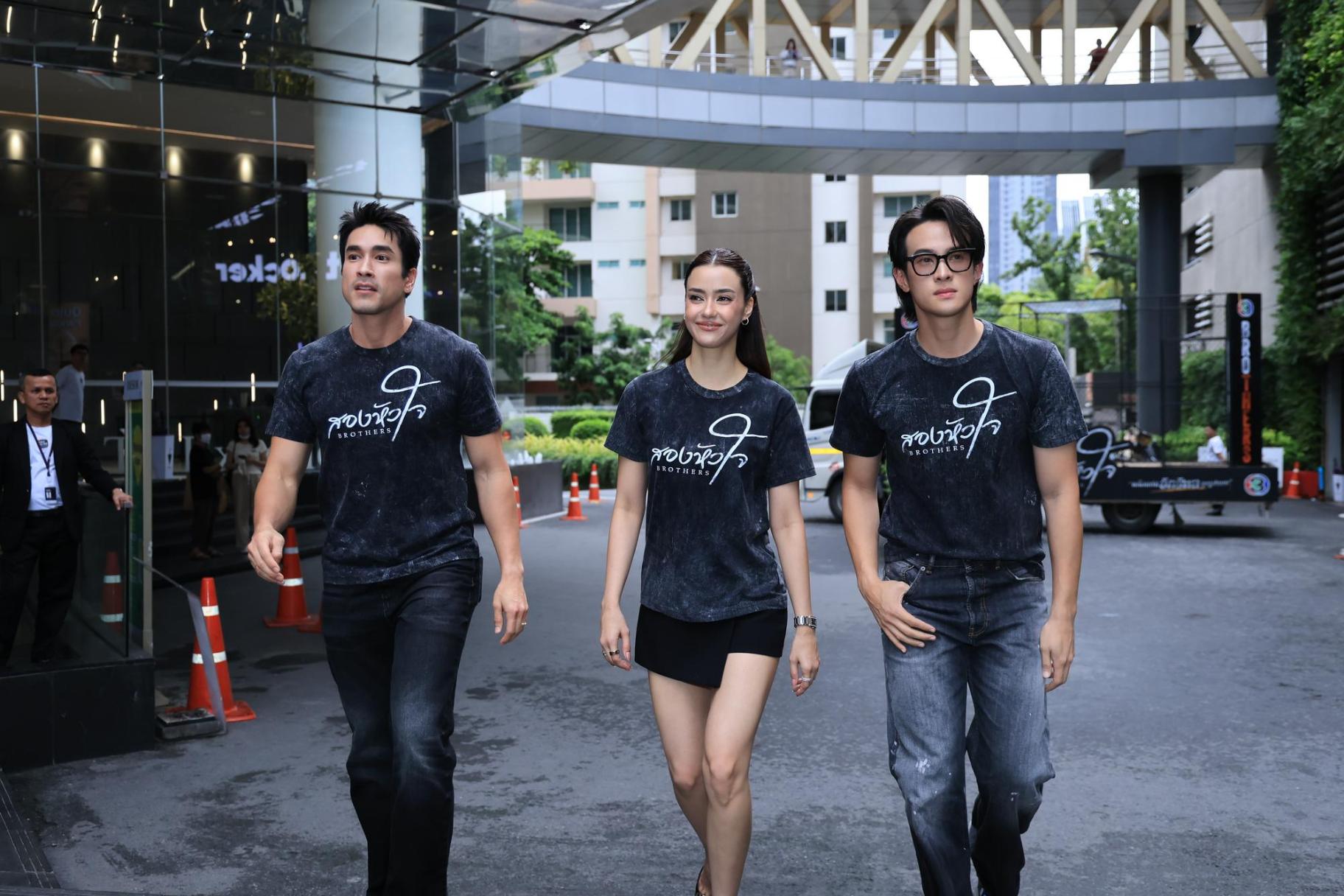 สองหัวใจ Street Fight ต่อยดีมีทอง 20 “ณเดชน์ - อแมนด้า - เจมส์ มาร์” แท็กทีมแฟนละครท้าฝนประลองหมัด! ในงาน “สองหัวใจ Street Fight ต่อยดีมีทอง”